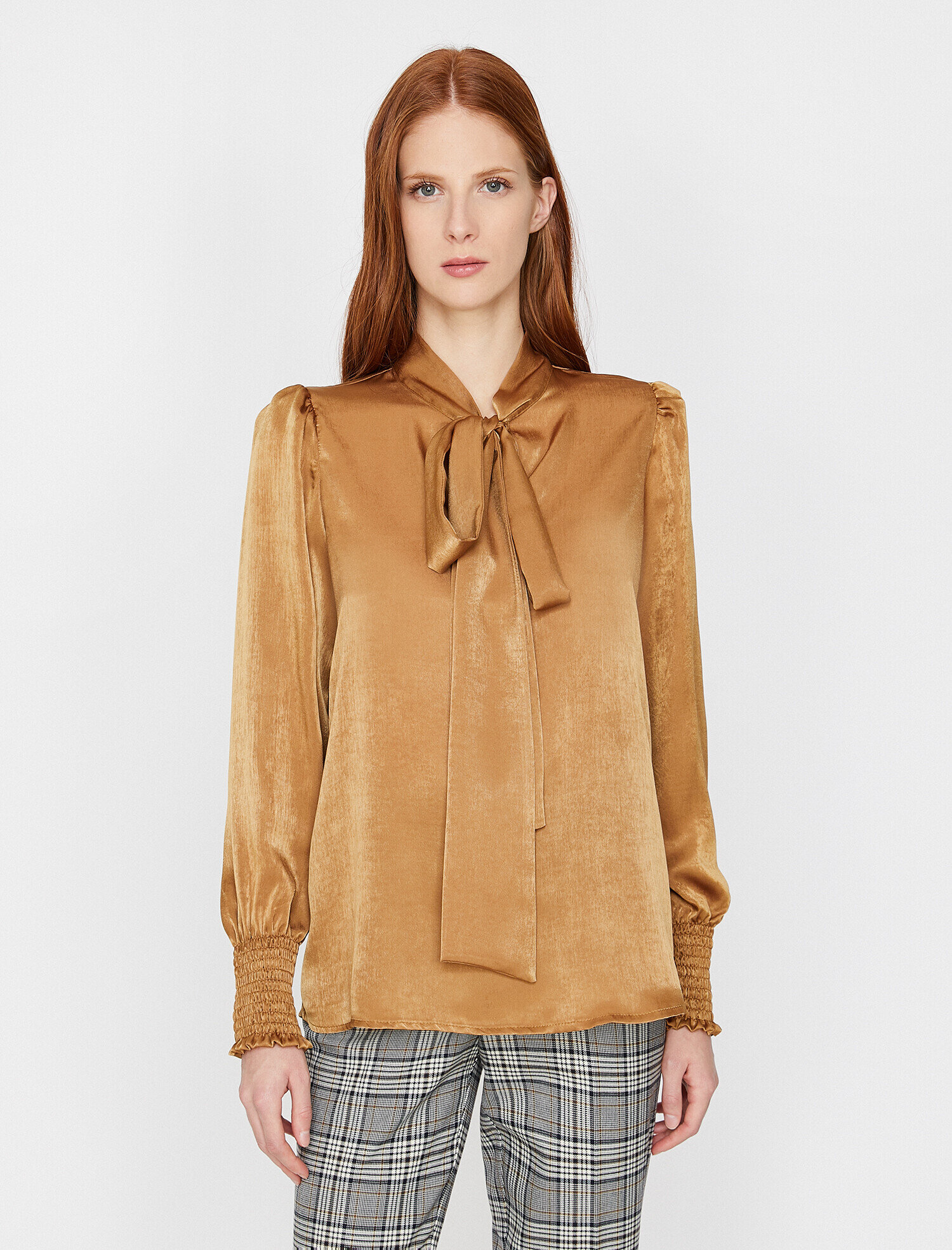 Yaka Detaylı Gömlek