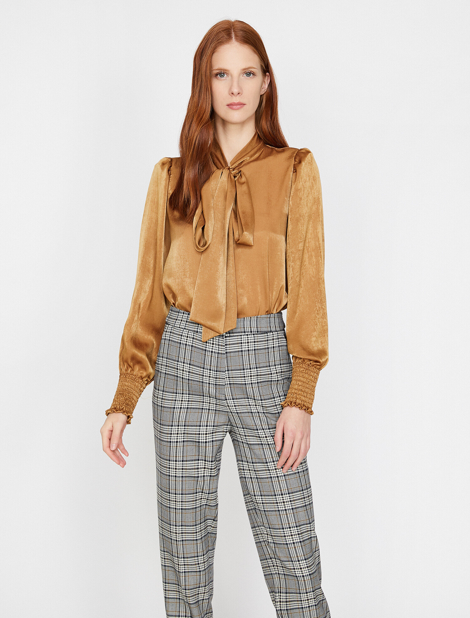 Yaka Detaylı Gömlek