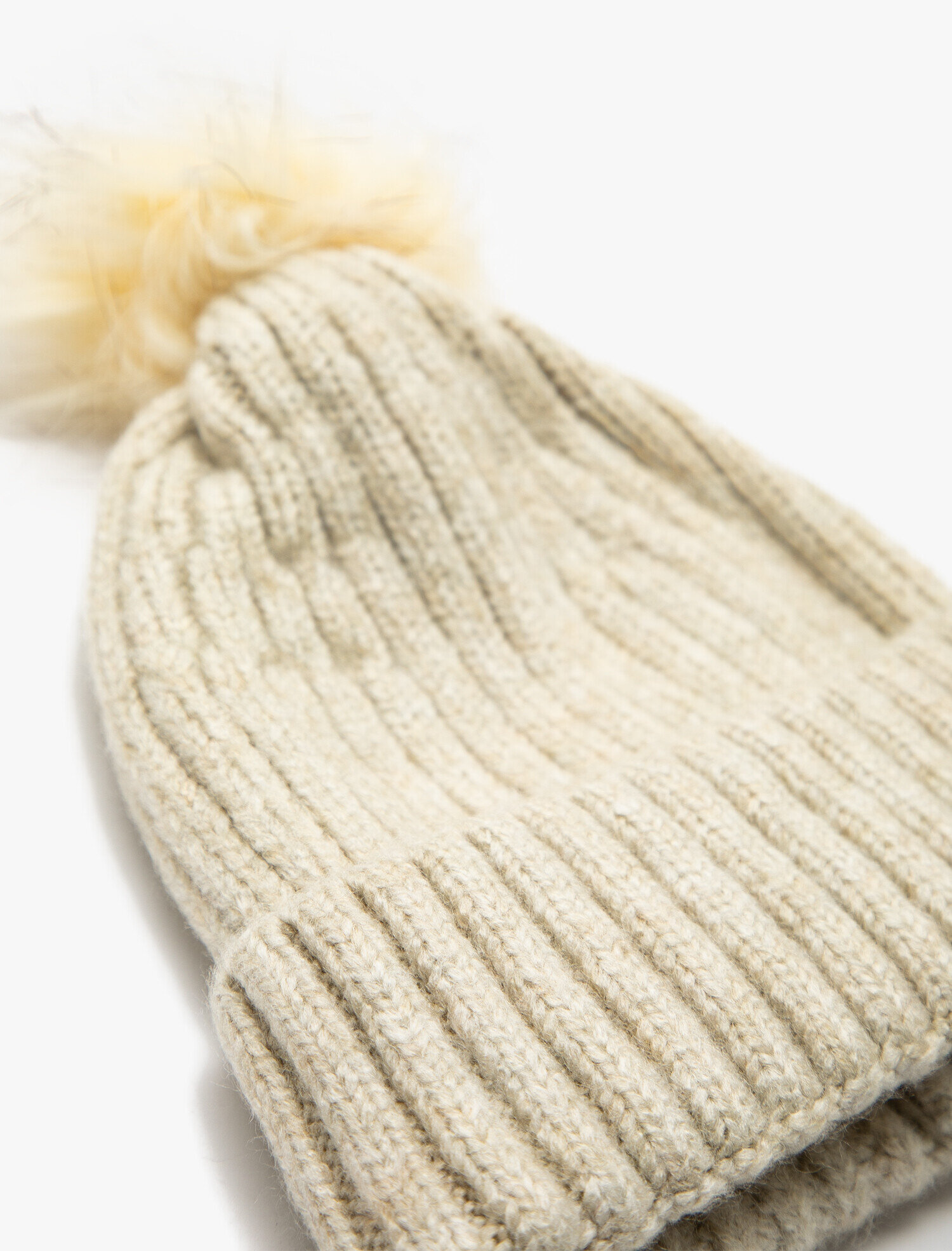  Kadın Ponpon Detaylı Bere