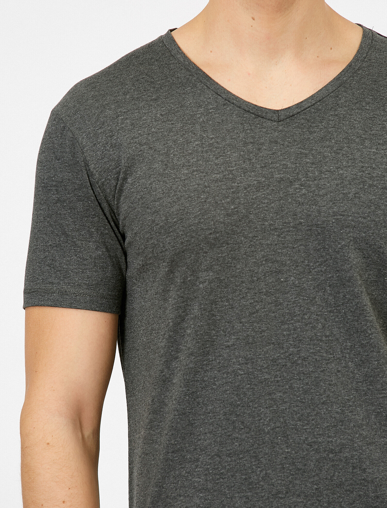   V Yaka Esnek Kumaşlı Süper Slim Fit Basic Tişört