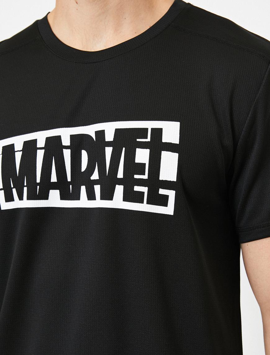   Marvel Lisanslı Göğsü Baskılı Tişört