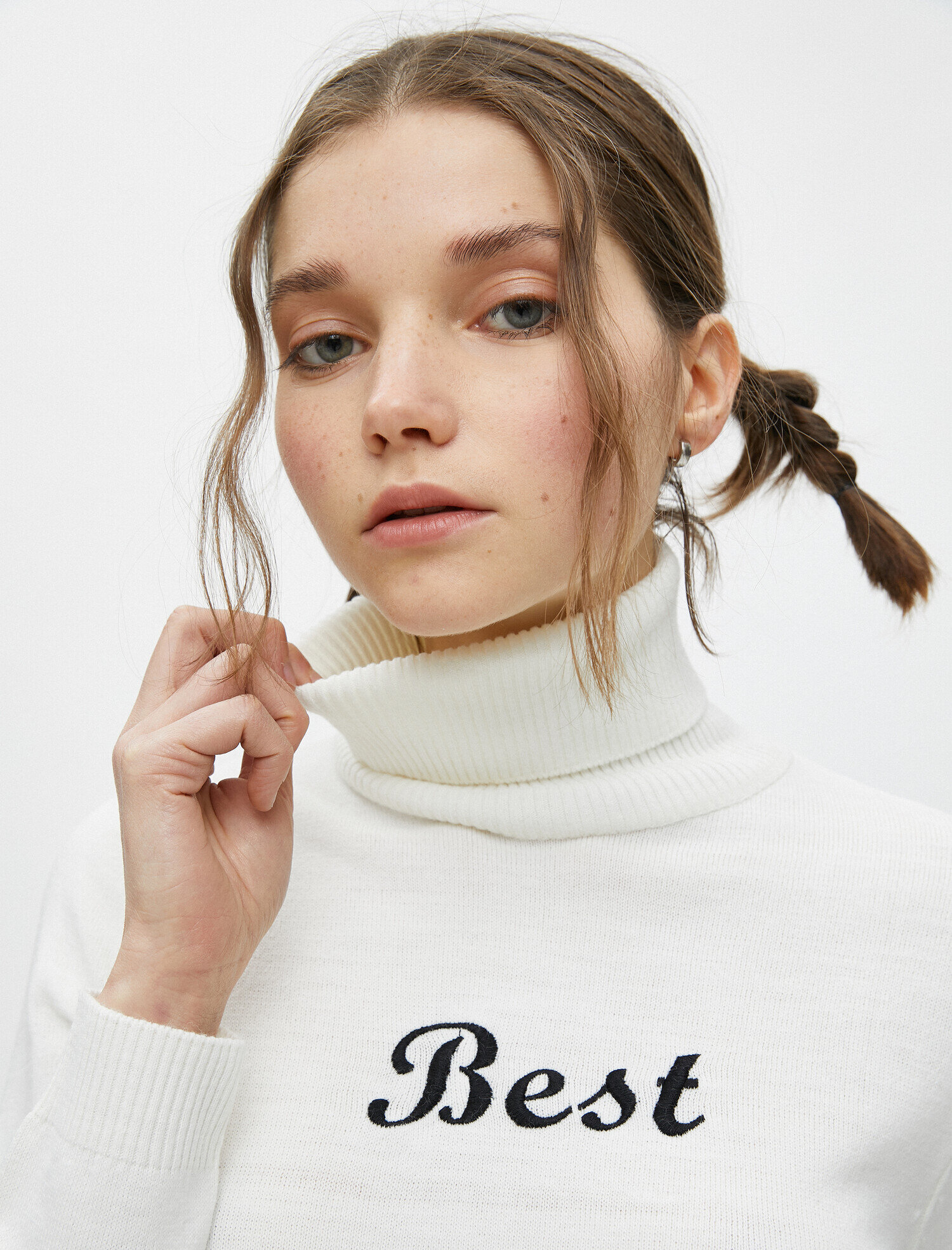   Uzun Kollu Balıkçı Yaka Nakışlı Triko Kazak