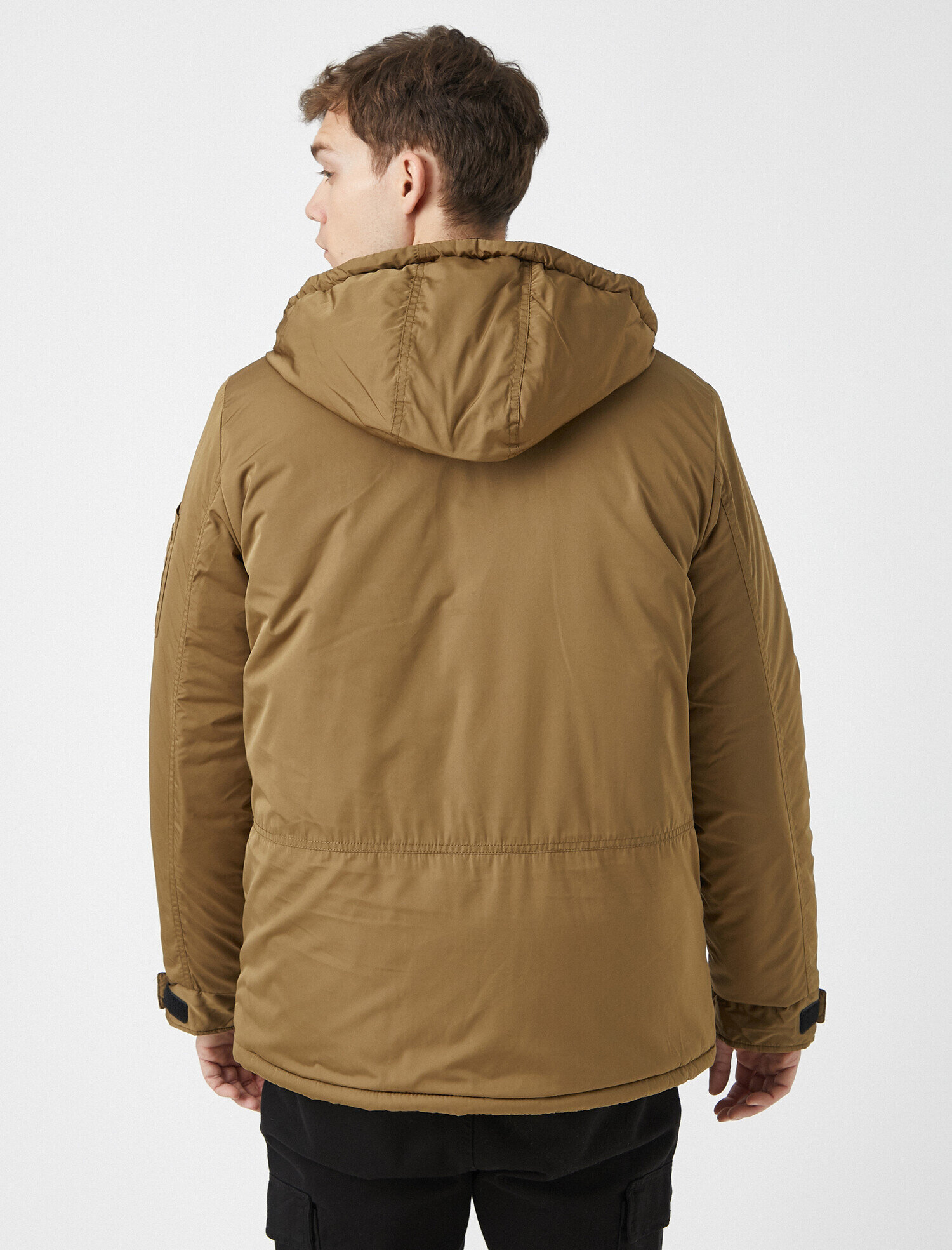   Dik Yaka Kapüşonlu Cepli Fermuarlı Kaban