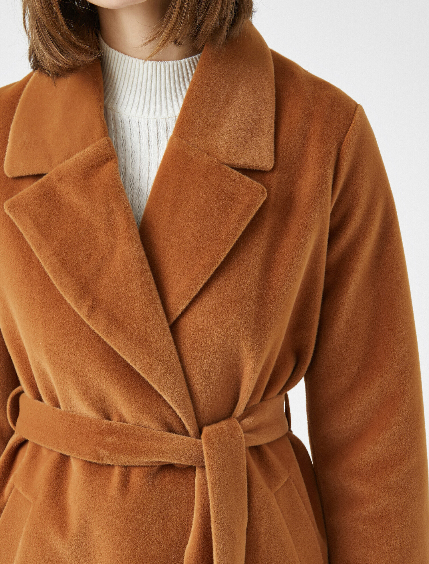   Kemerli Cep Detaylı Kaban