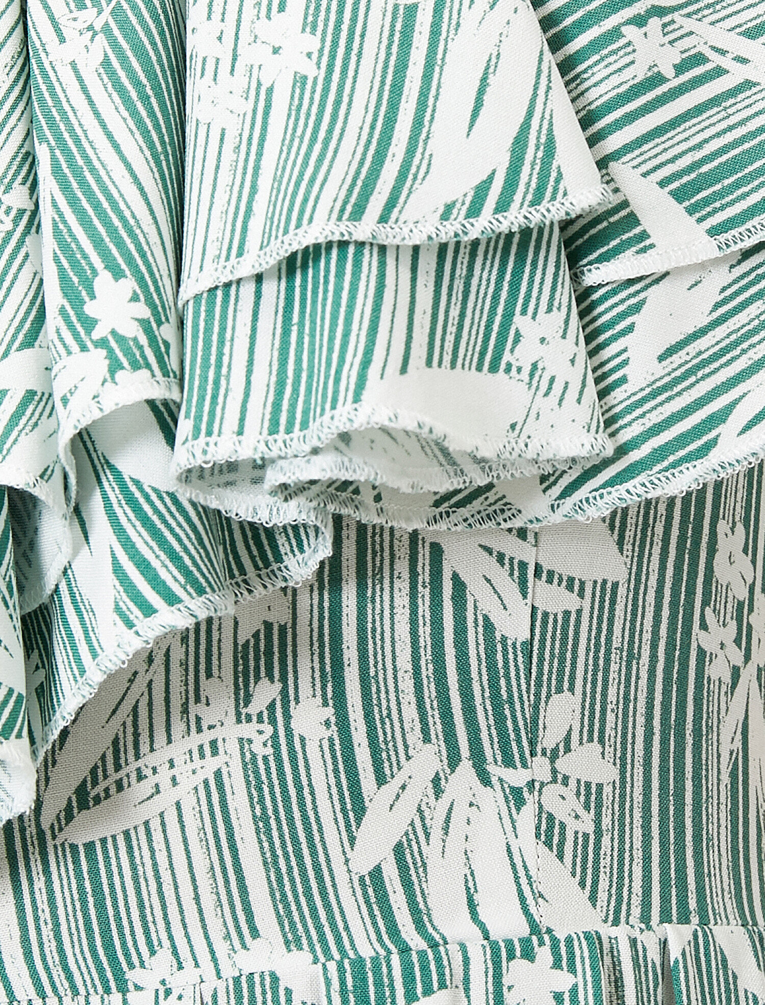   Desenli V Yaka Fırfırlı Kısa Elbise