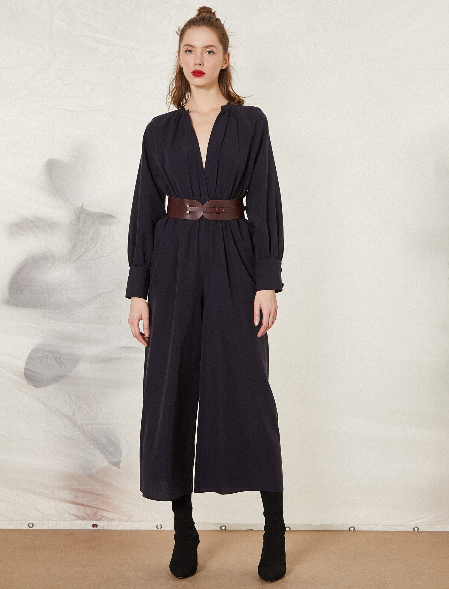   V Yaka Kemer Detaylı Kısa Paça Tulum