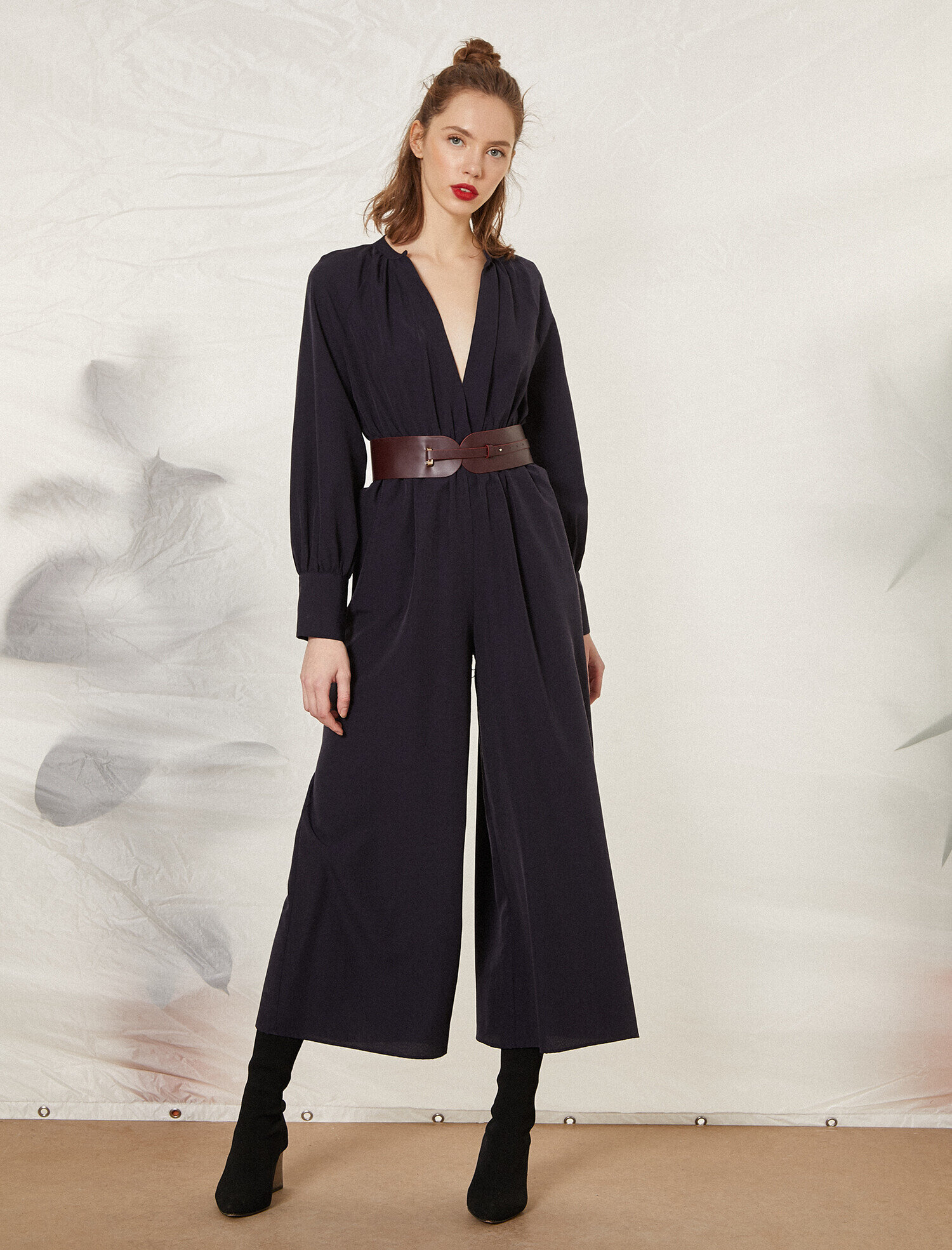   V Yaka Kemer Detaylı Kısa Paça Tulum