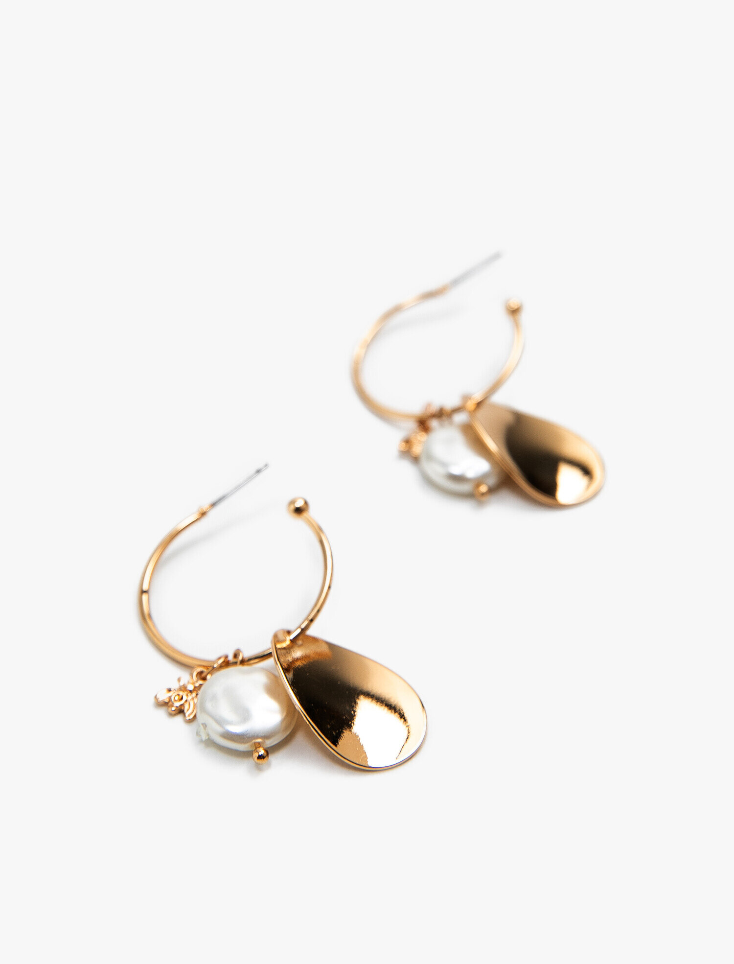  Kadın Metalik Küpe