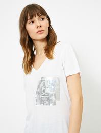 Pul Detaylı Kısa Kollu Tişört