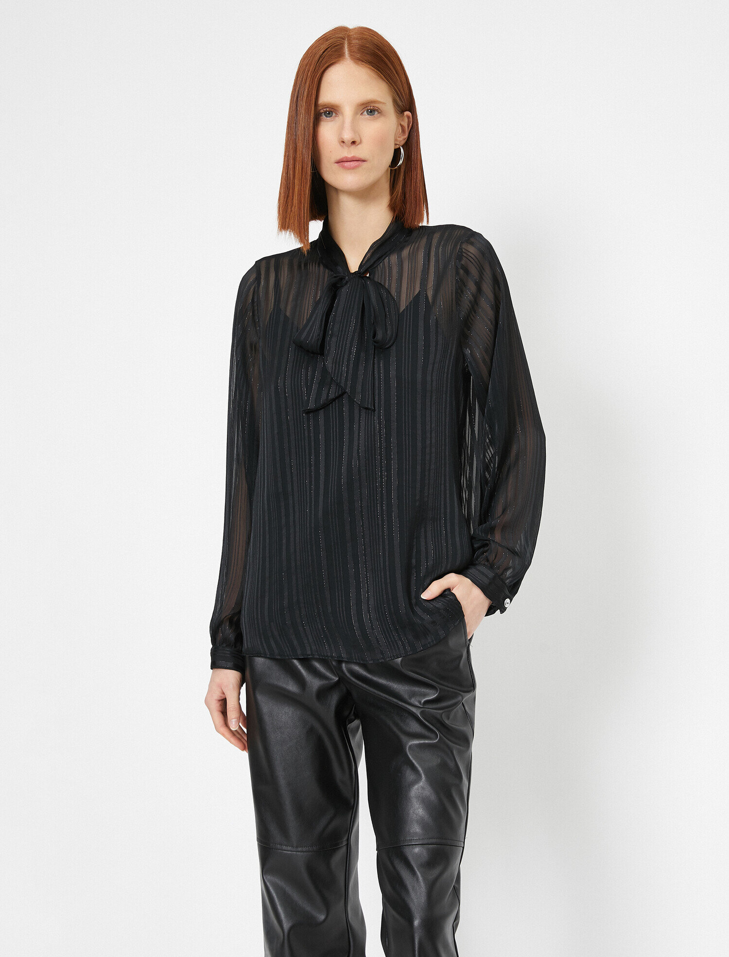   Uzun Kollu Fular Detaylı Bluz