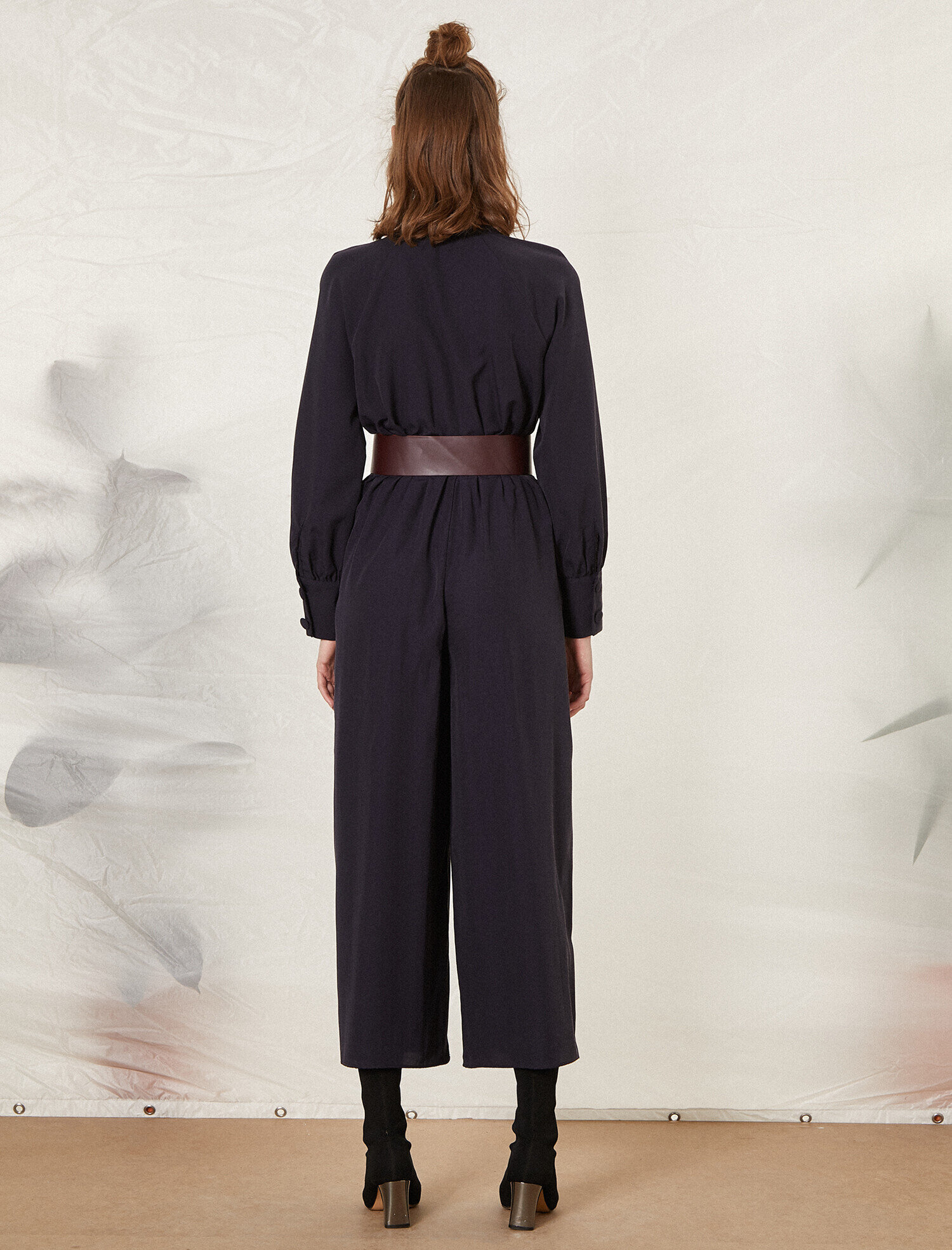   V Yaka Kemer Detaylı Kısa Paça Tulum