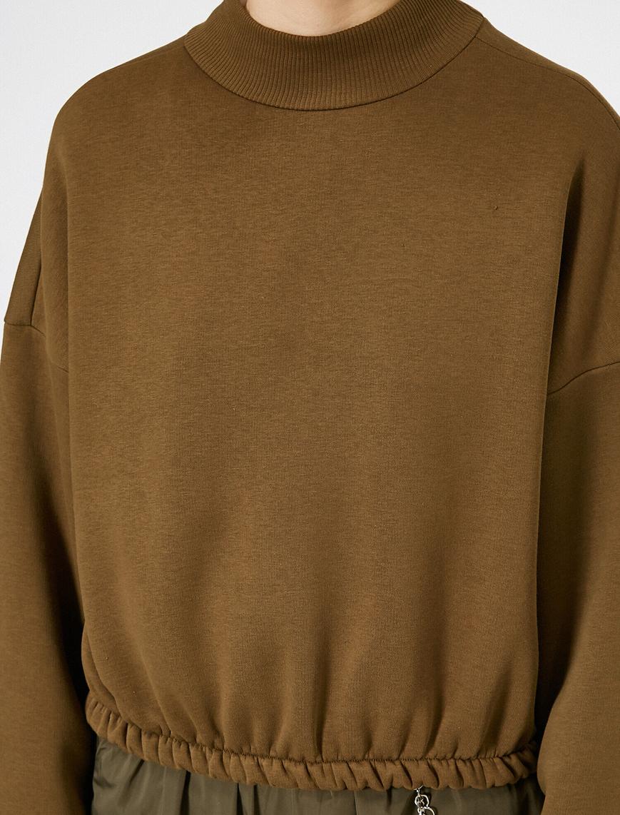   Yüksek Yaka Sweatshirt