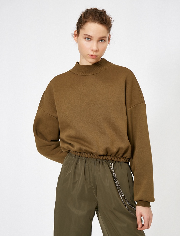  Yüksek Yaka Sweatshirt
