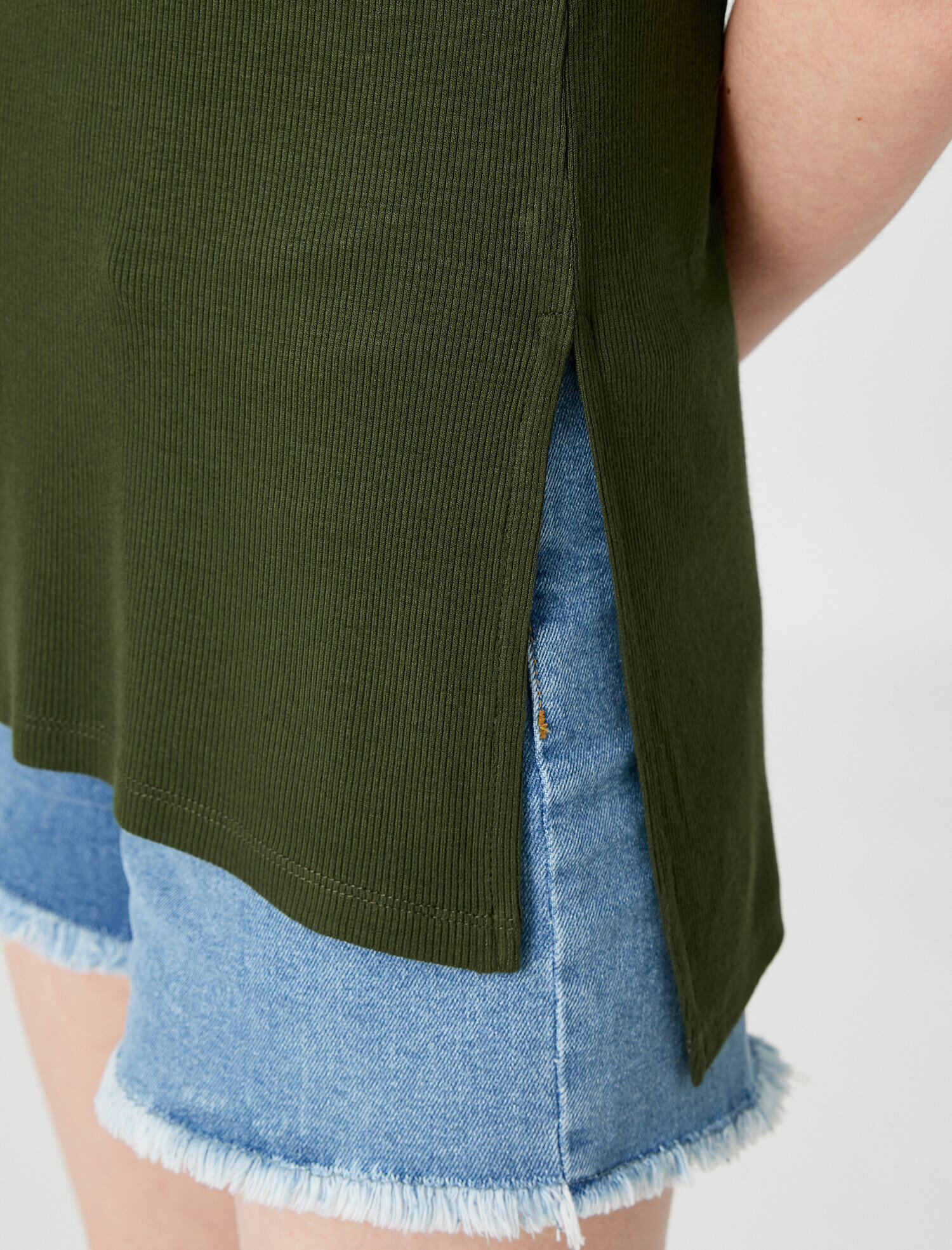   Yırtmaçlı Tişört Bisiklet Yaka