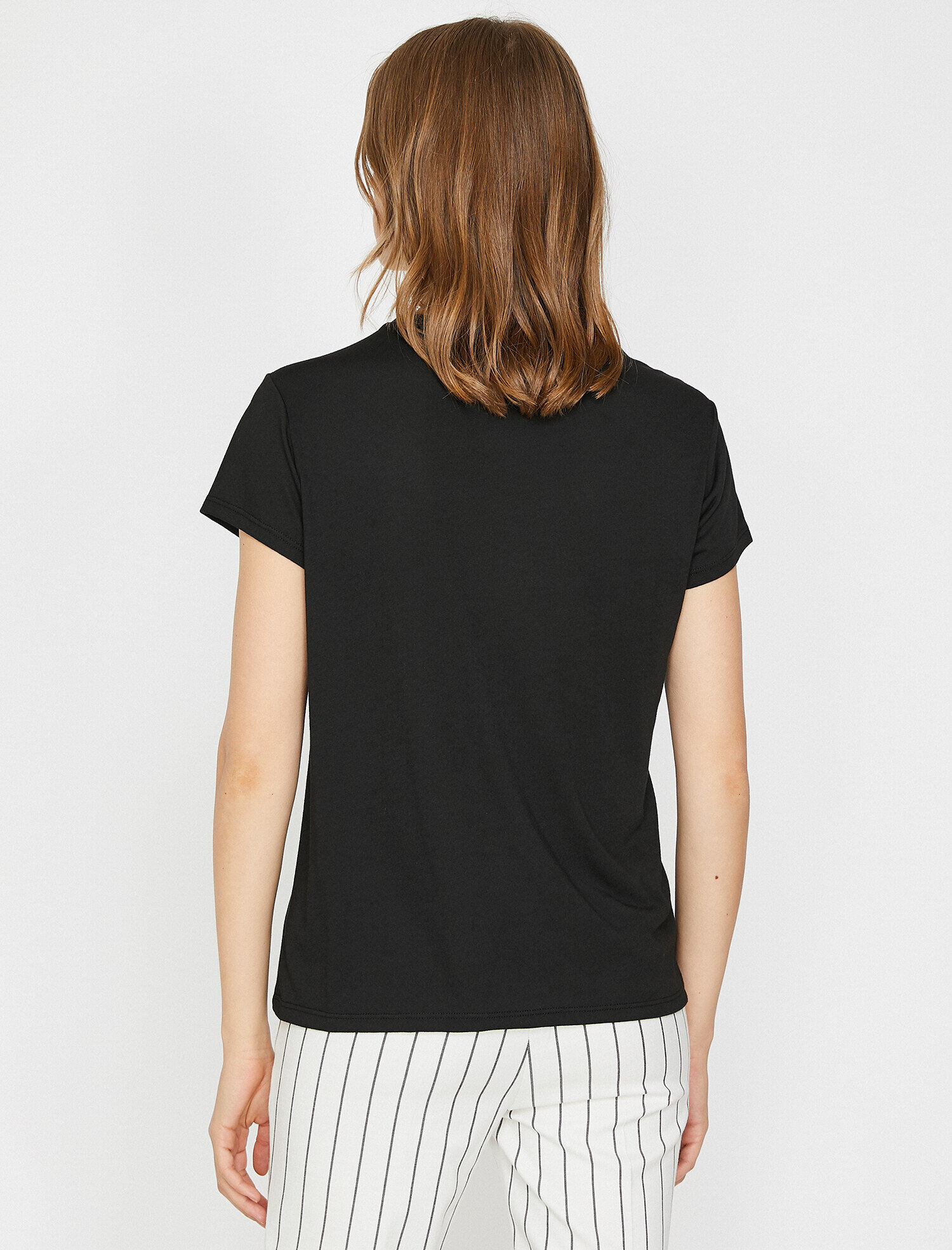   Pul Detaylı Tişört