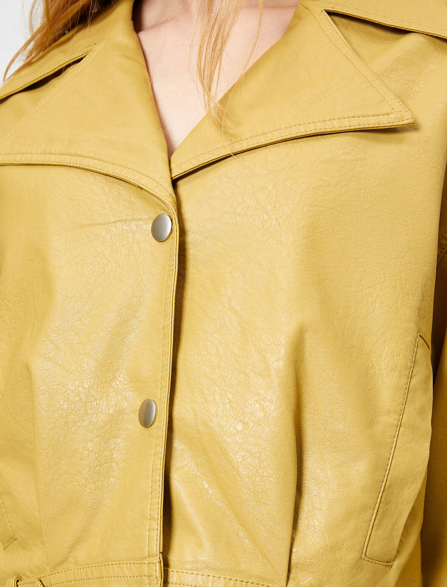   Geniş Yaka Detaylı Suni Deri Ceket