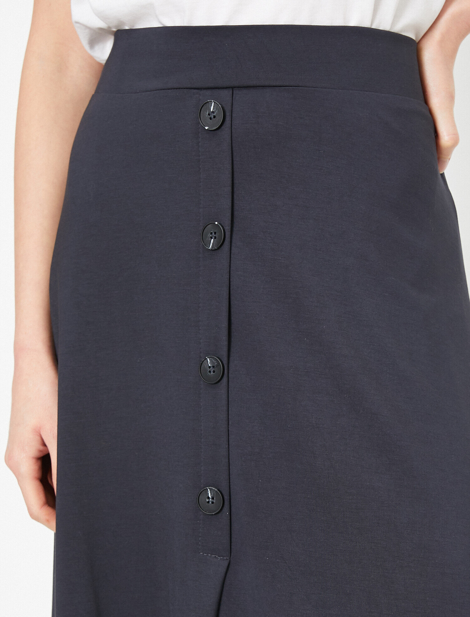   Düğme Detaylı Yırtmaçlı Midi Etek