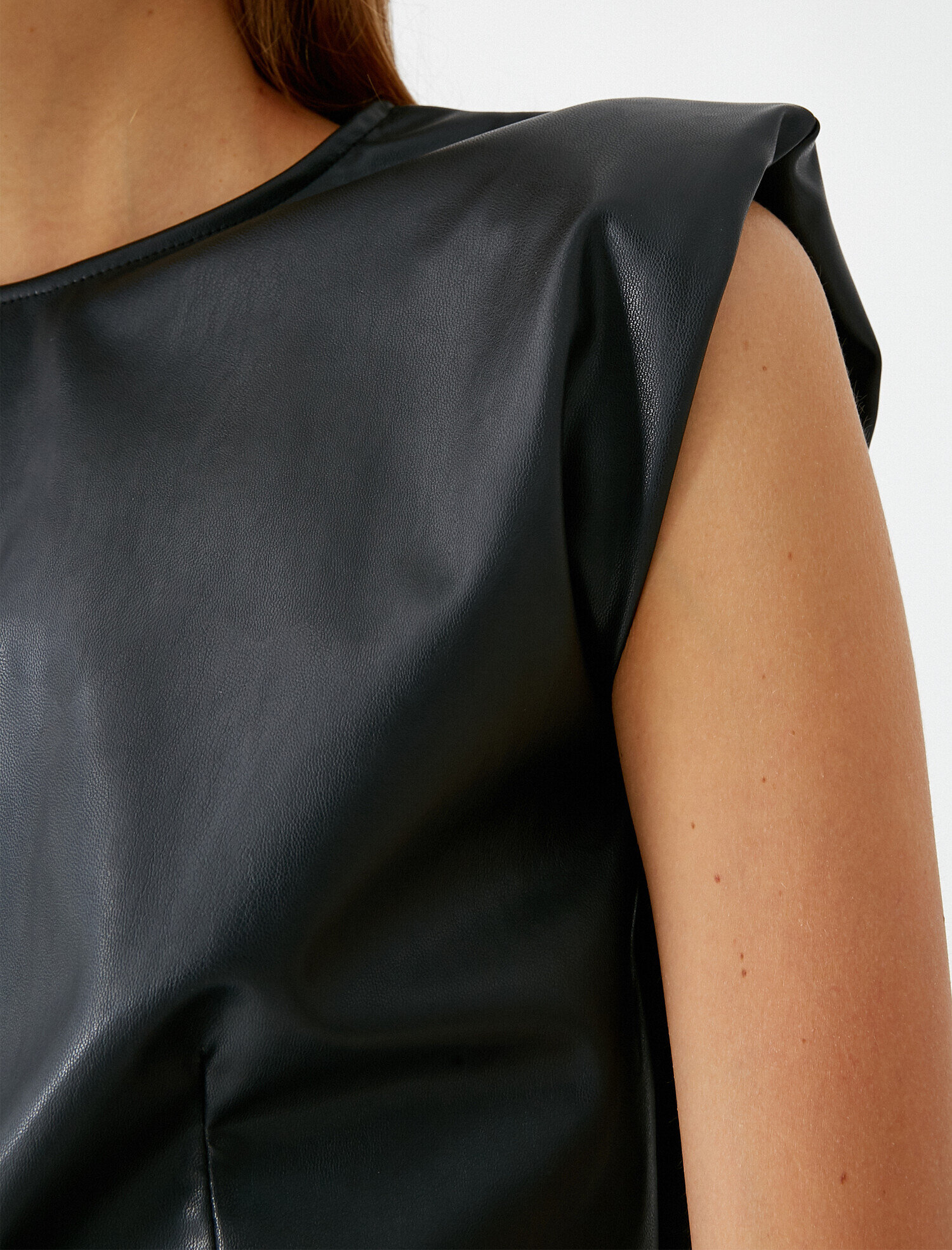 Vatkalı Suni Deri Bluz