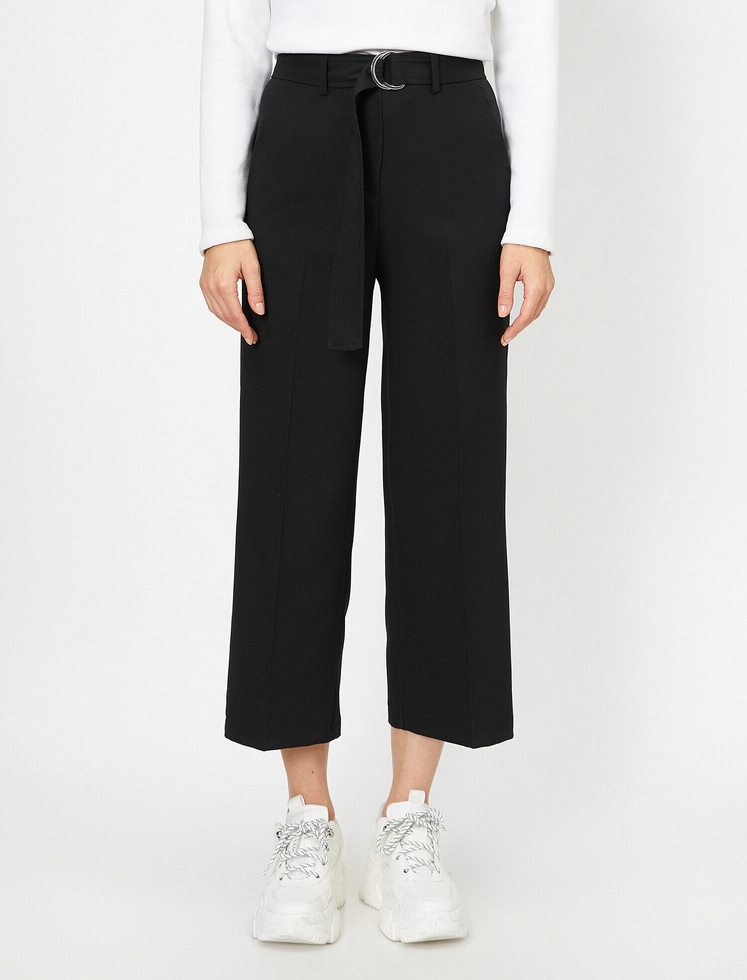   Düğme Detaylı Tişört