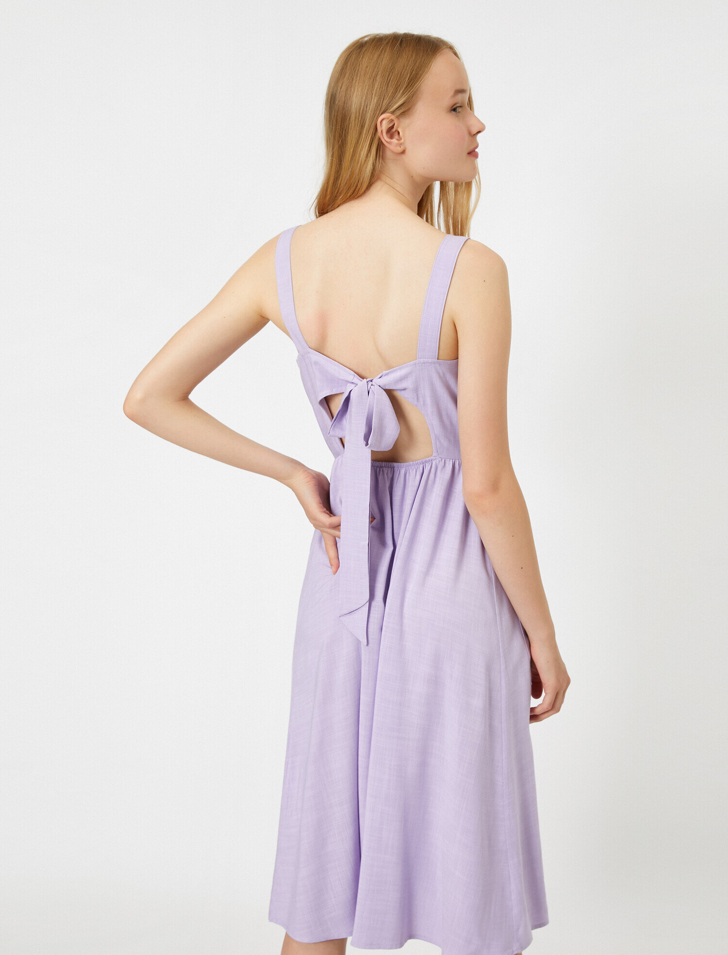   Sırt Detaylı Askılı Elbise