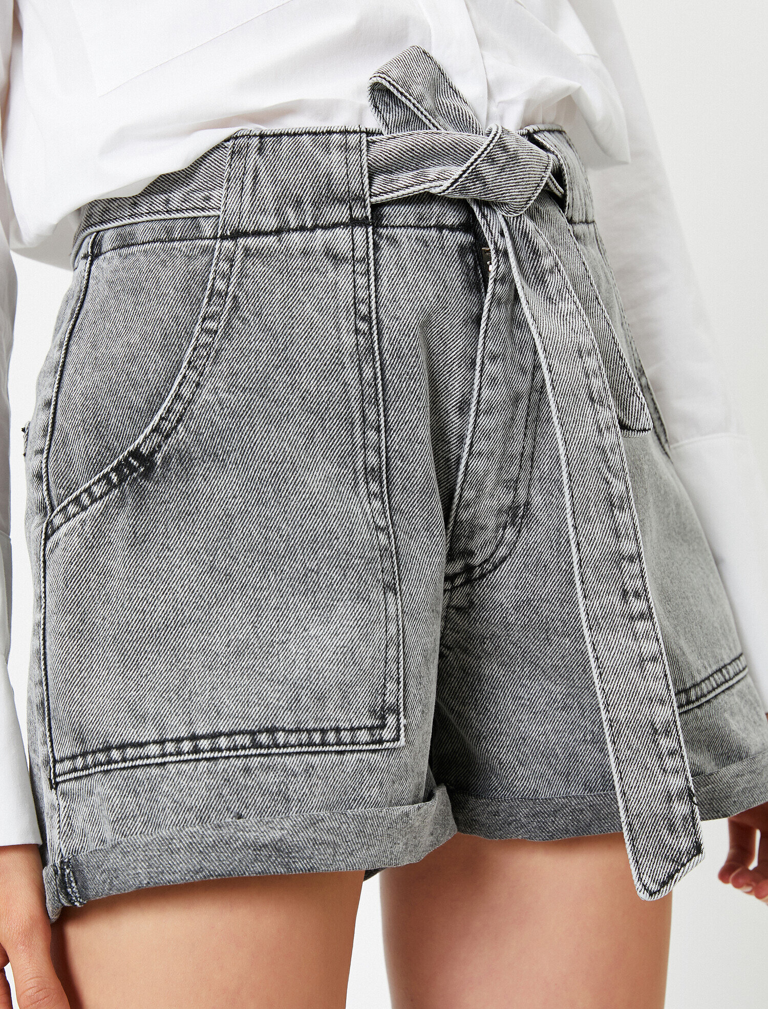   Cep Detaylı Jean Şort