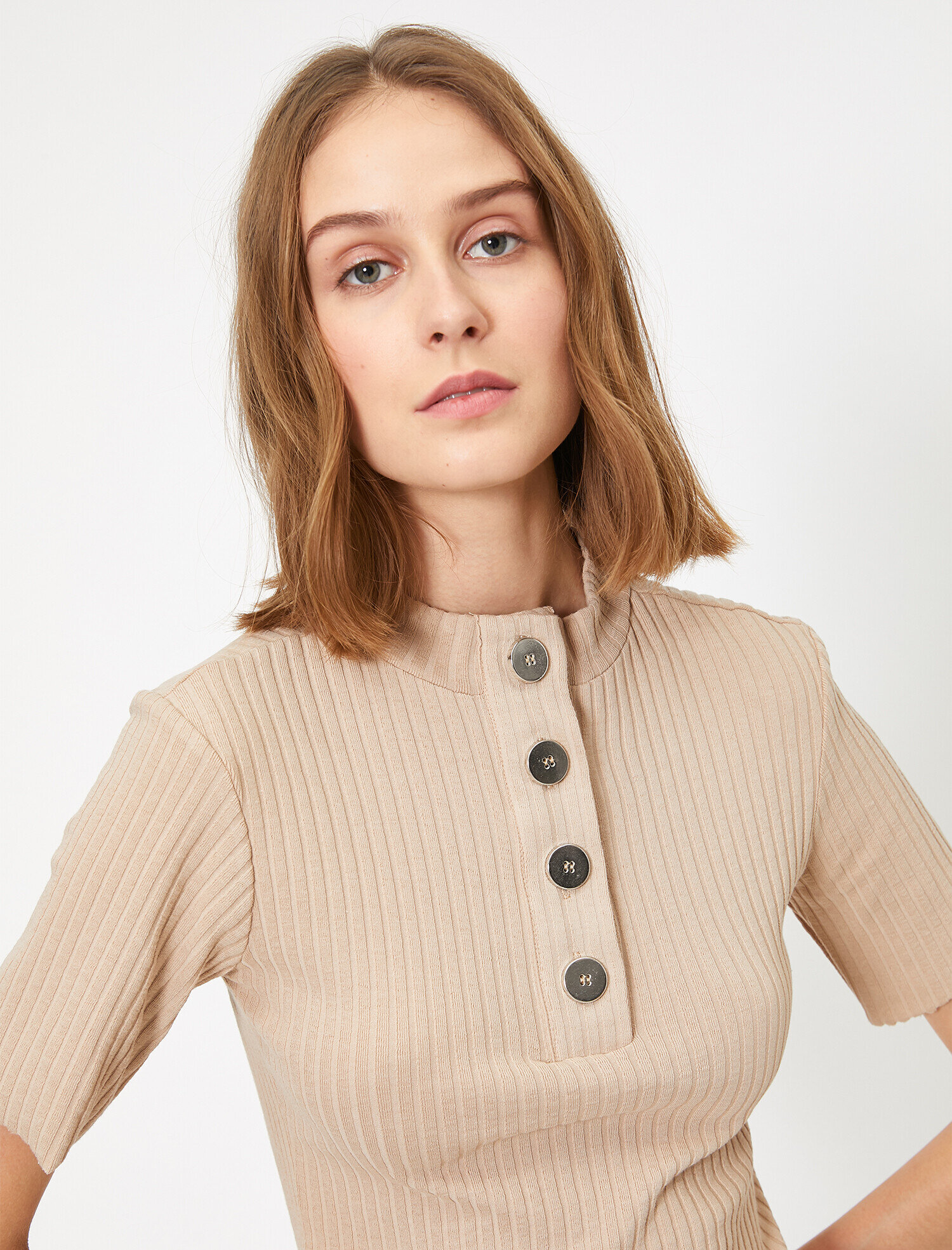   Düğme Detaylı Kısa Kollu Tişört