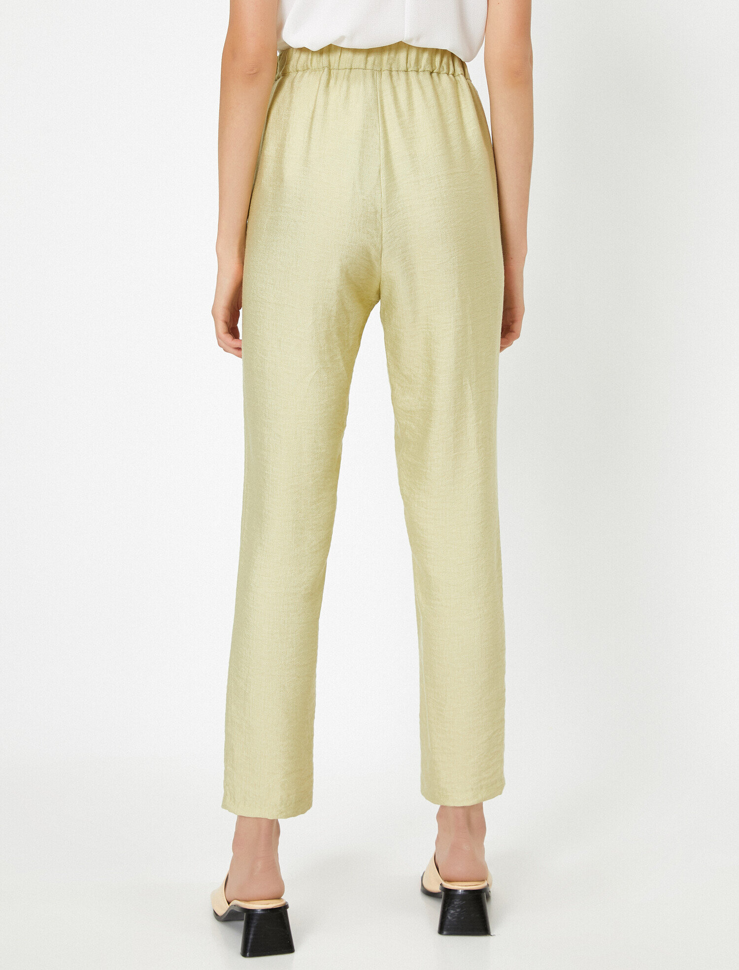   Kısa Paça Pilili Havuç Pantolon