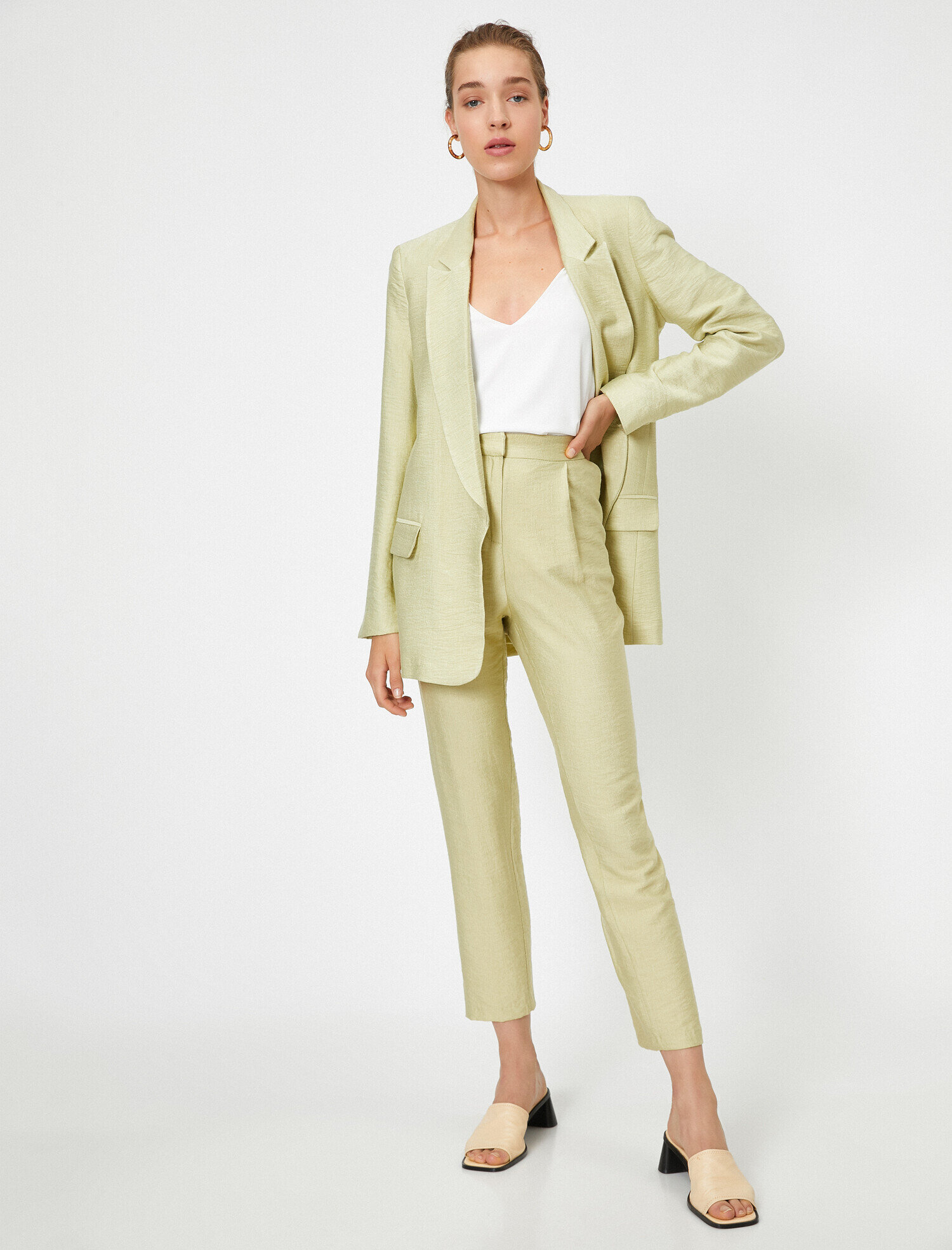   Kısa Paça Pilili Havuç Pantolon