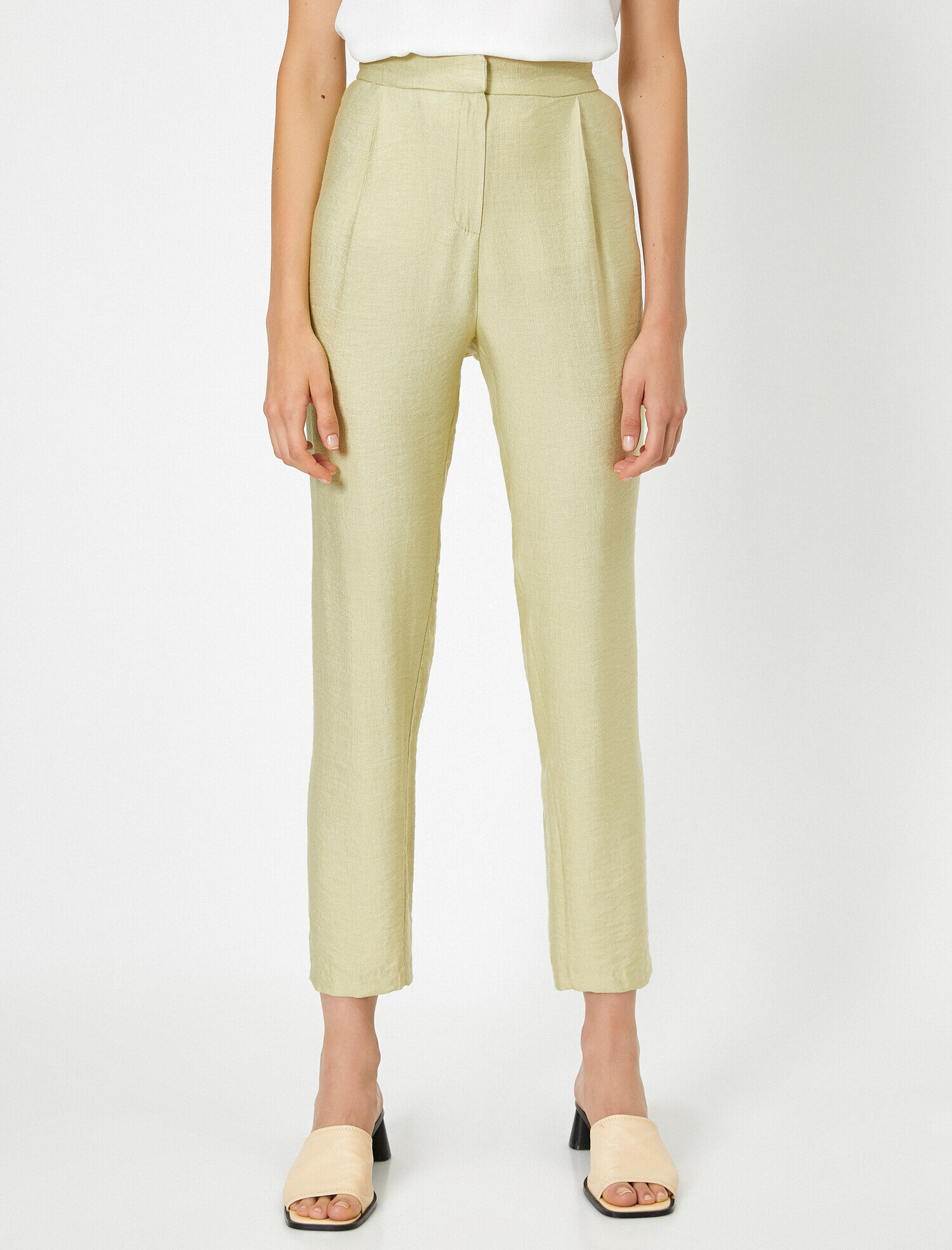   Kısa Paça Pilili Havuç Pantolon