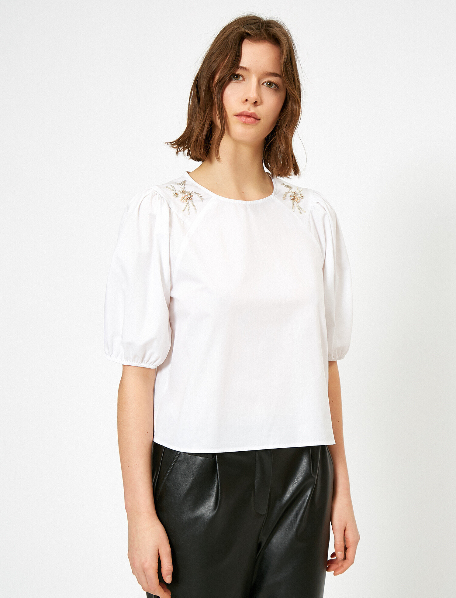   İşlemeli Bluz