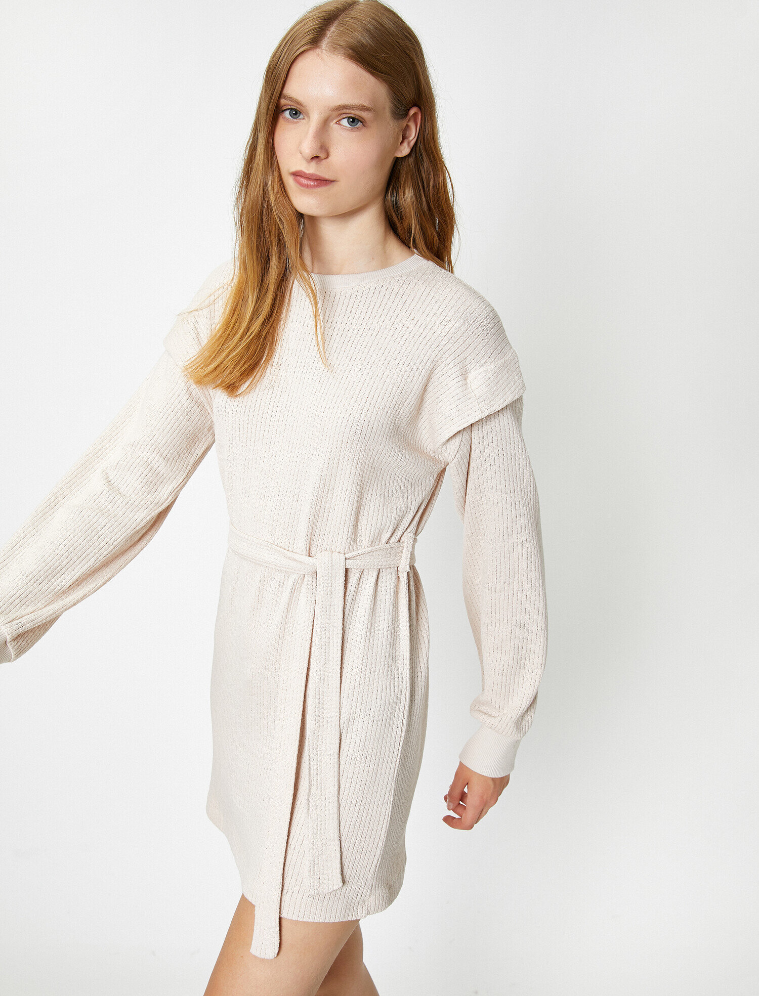   Omuz Detaylı Kemerli Uzun Kollu Kısa Elbise