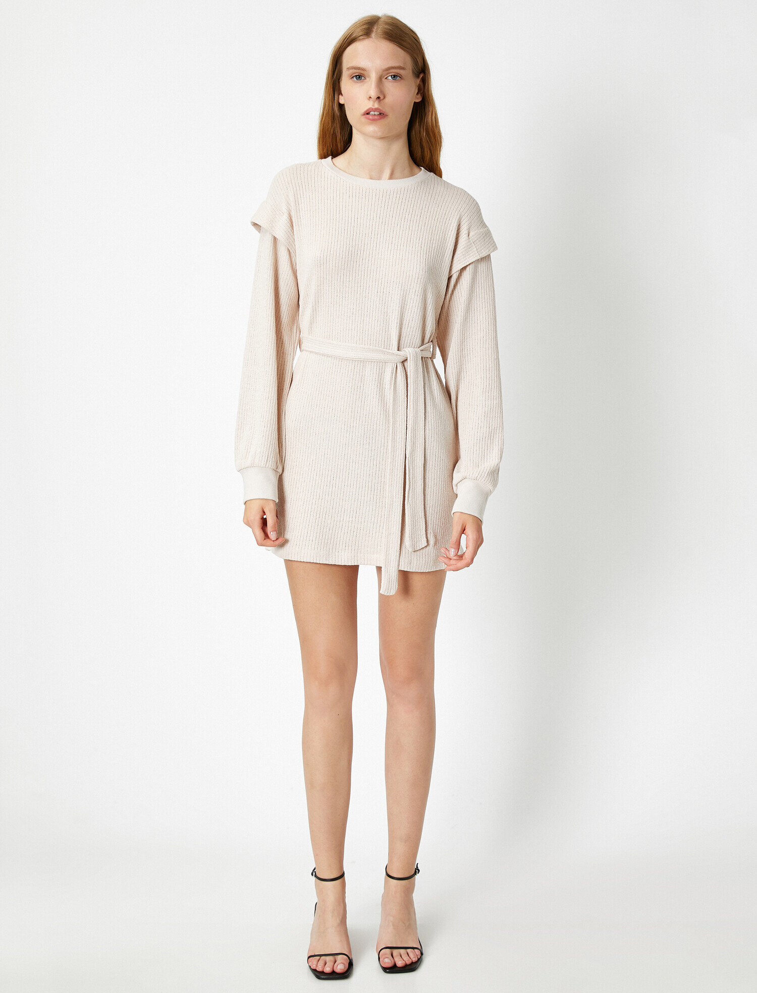   Omuz Detaylı Kemerli Uzun Kollu Kısa Elbise