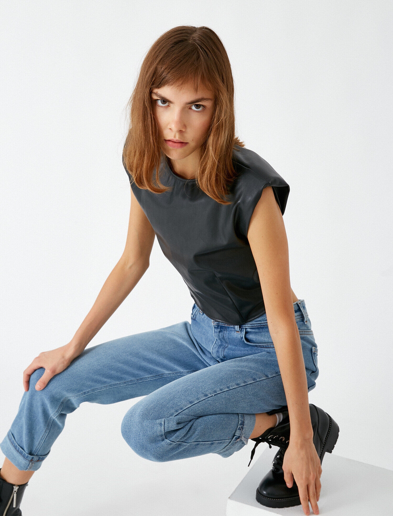 Vatkalı Suni Deri Bluz