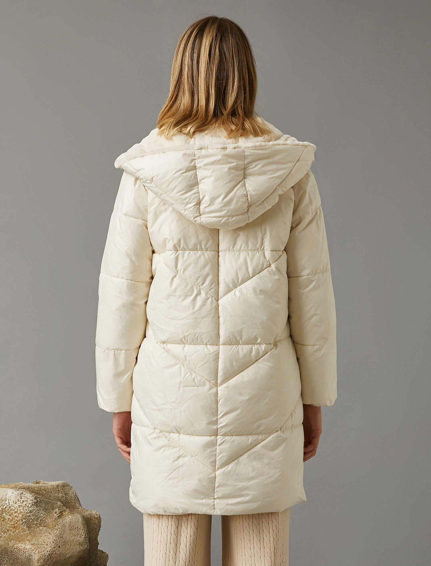   Kapüşonlu İçi Peluş Çıtçıtlı Oversize Şişme Mont