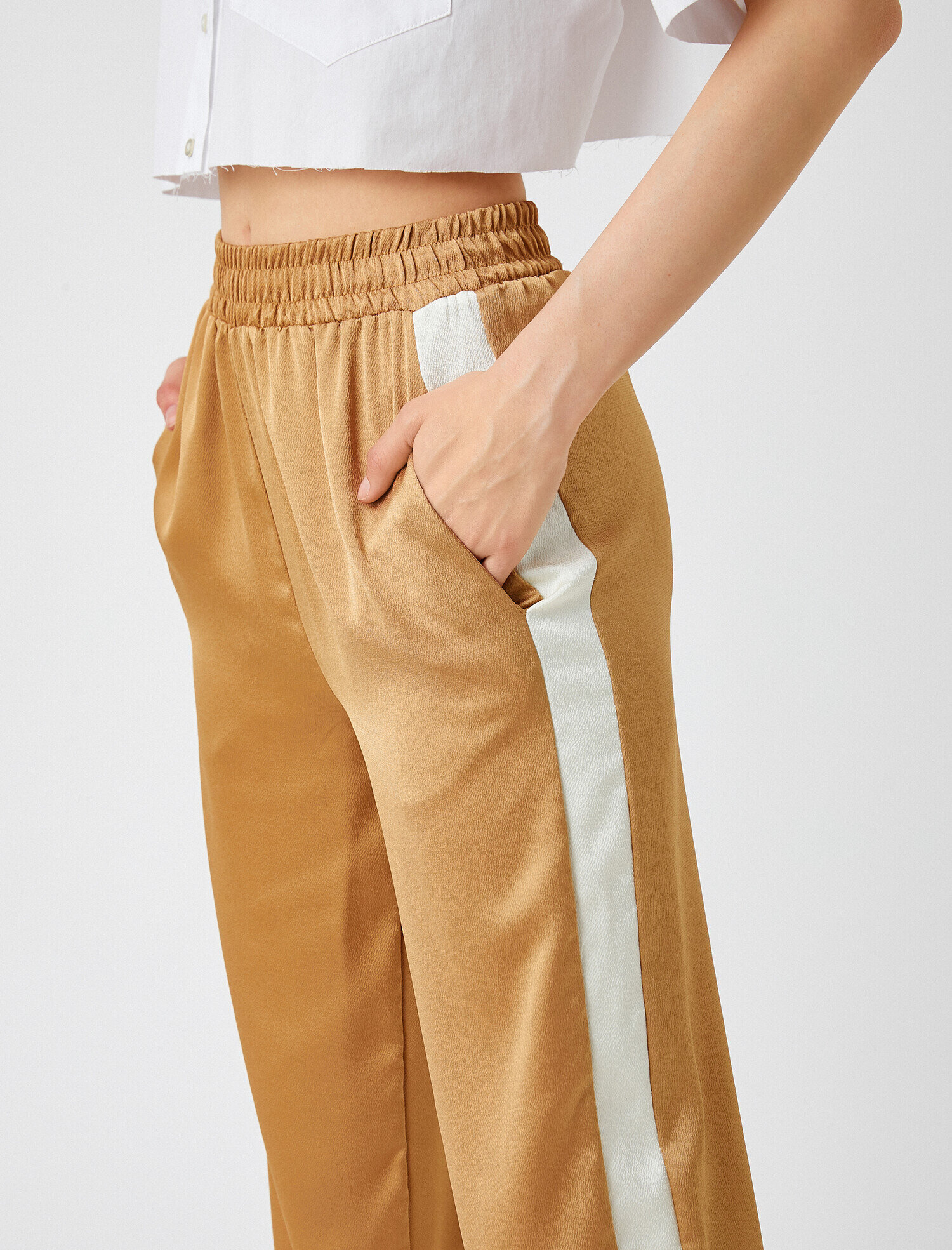   Yanları Şeritli Saten Jogger Pantolon