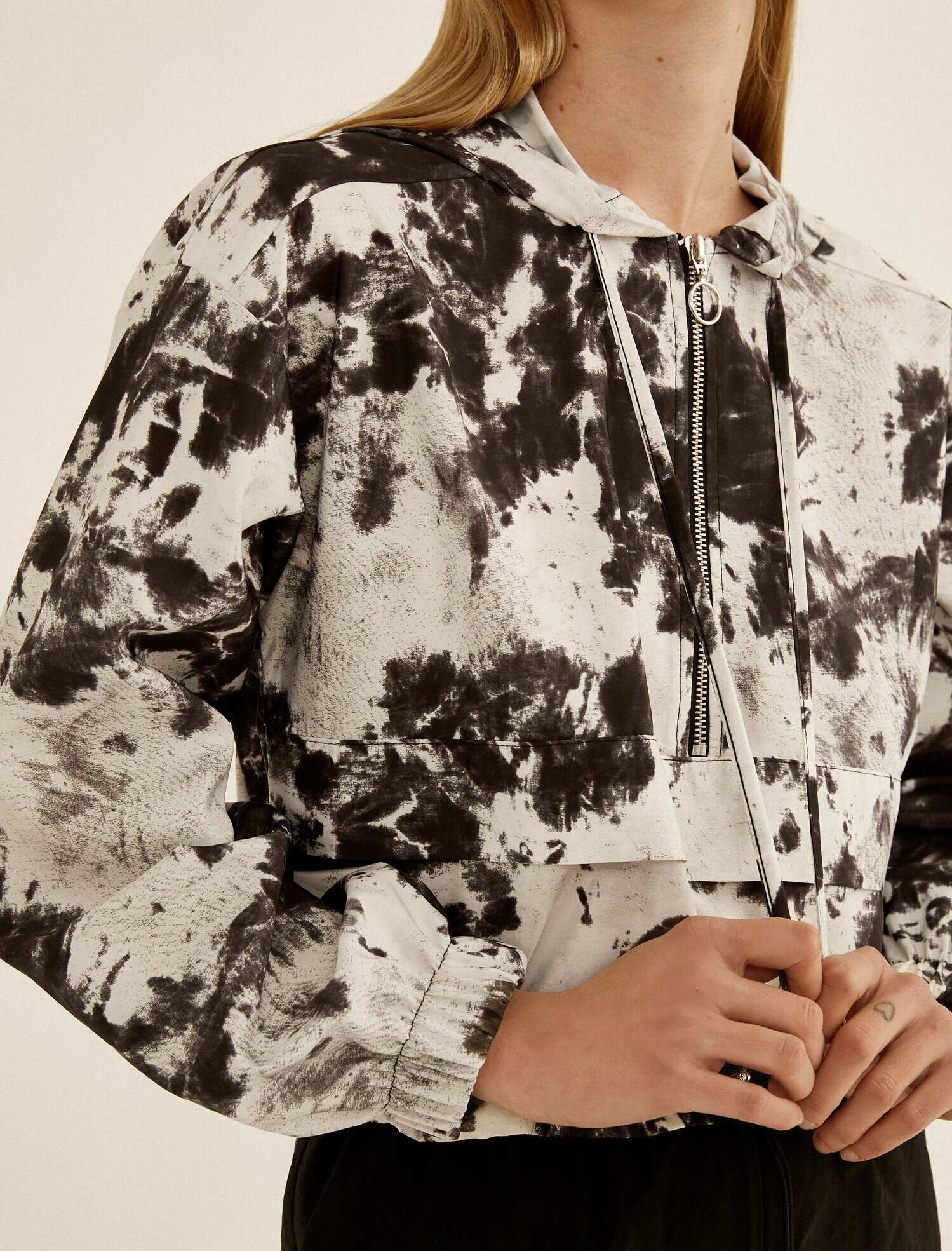   Crop Bluz Kapüşonlu Uzun Kollu Fermuar Detaylı