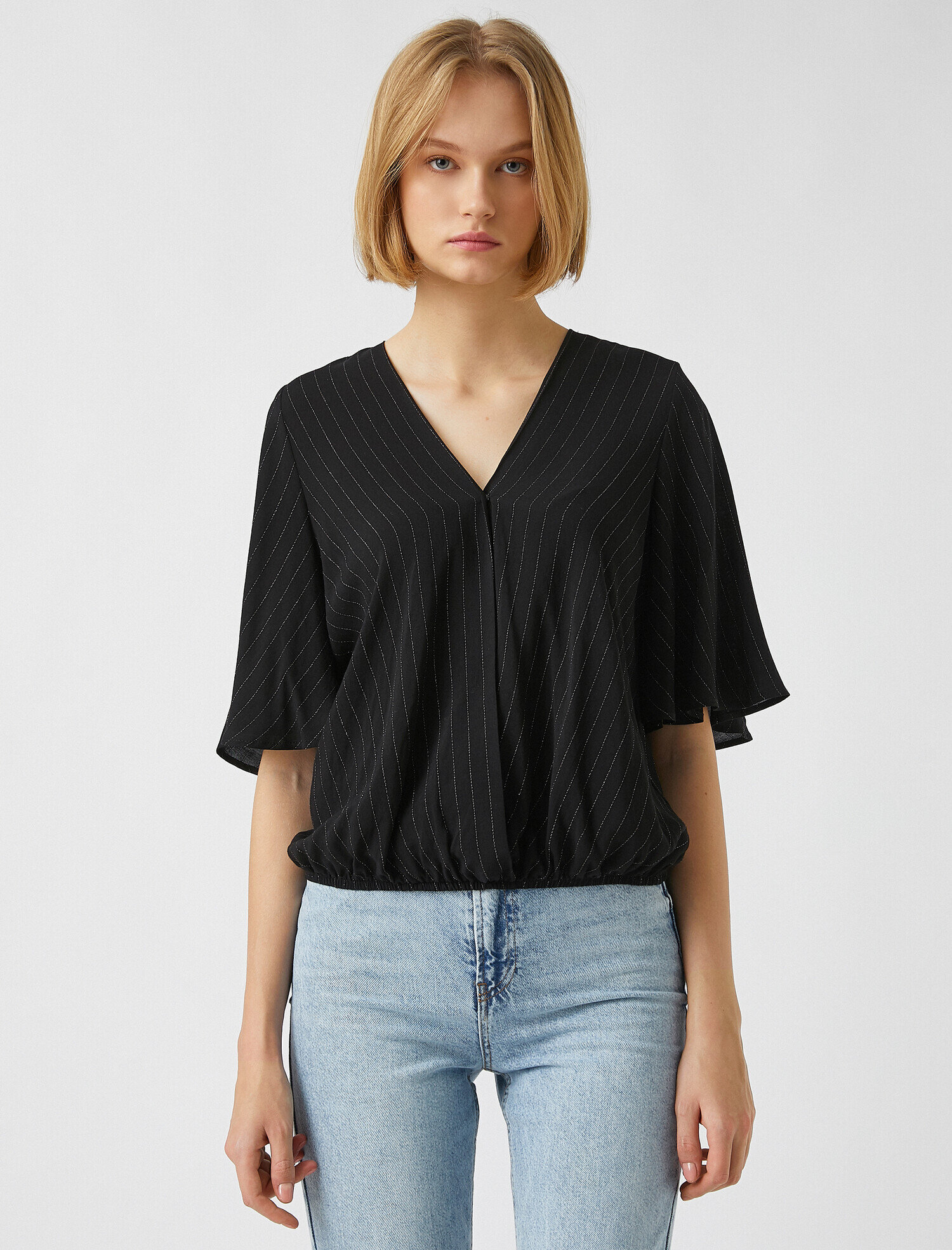   V yaka Çizgili Bluz