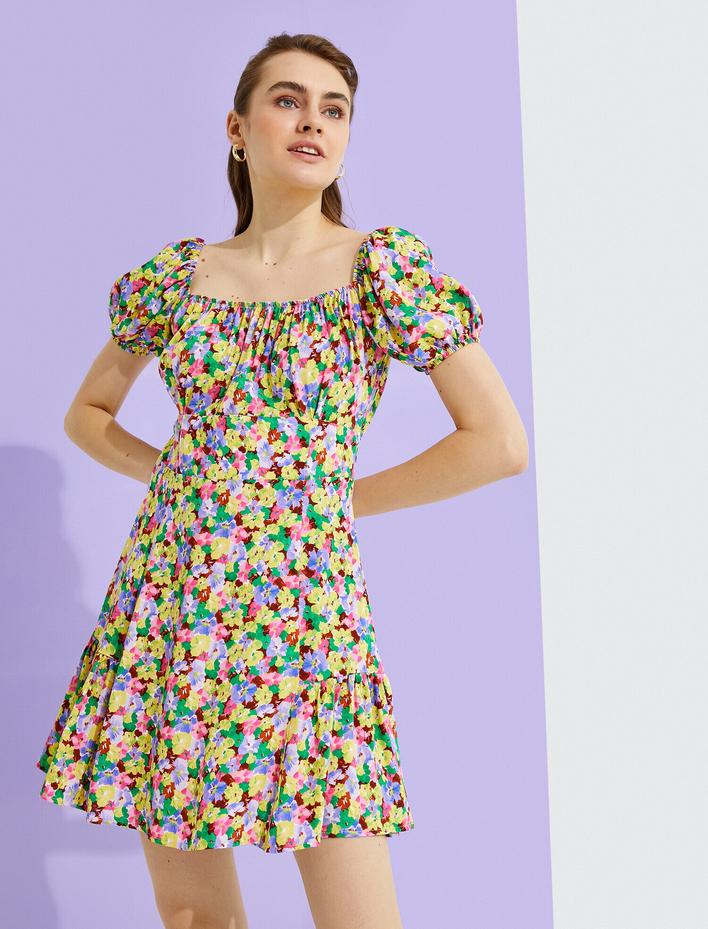  Çiçekli Yazlık Elbise Kısa Kollu Kare Yaka Mini