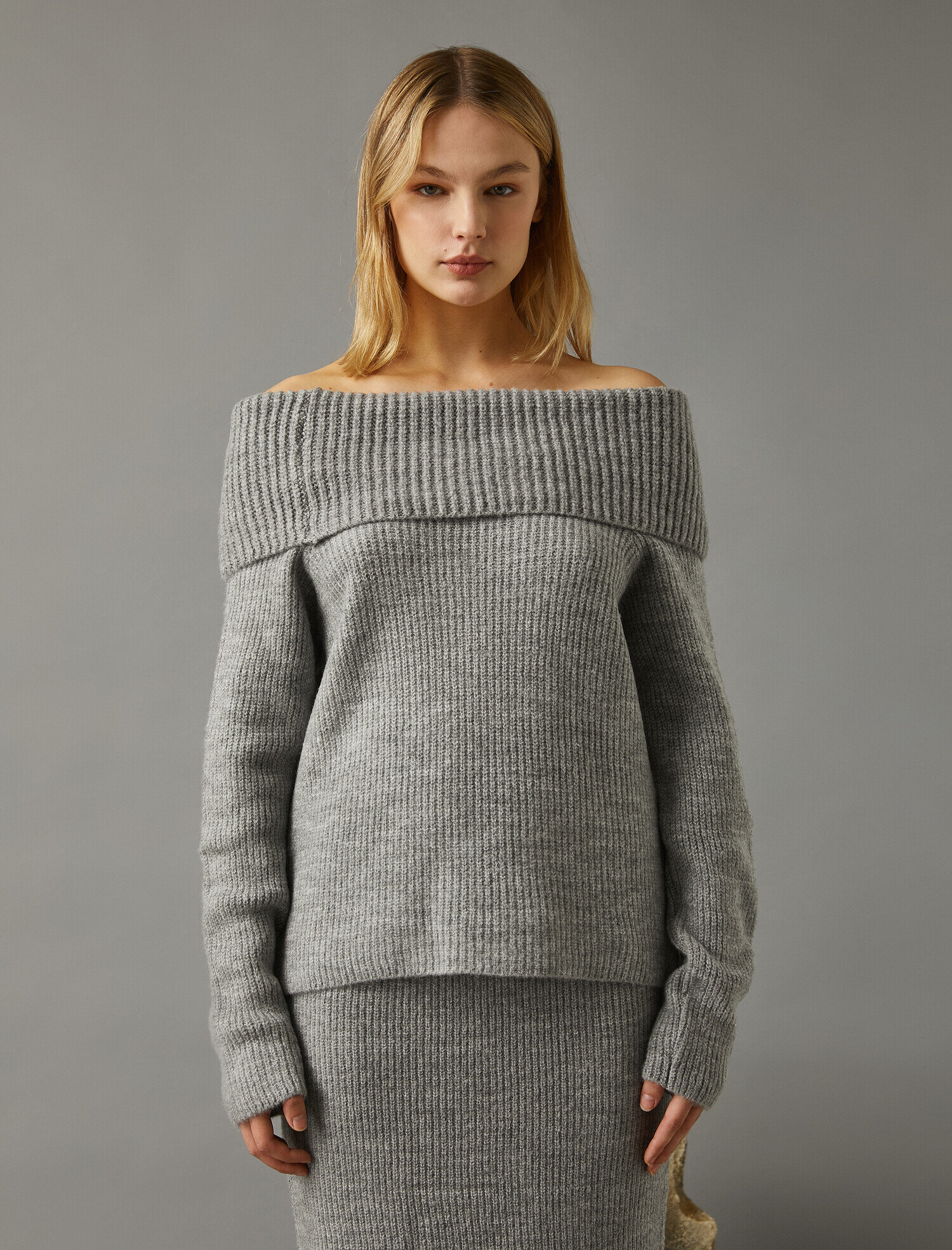   Omzu Açık Triko Kazak