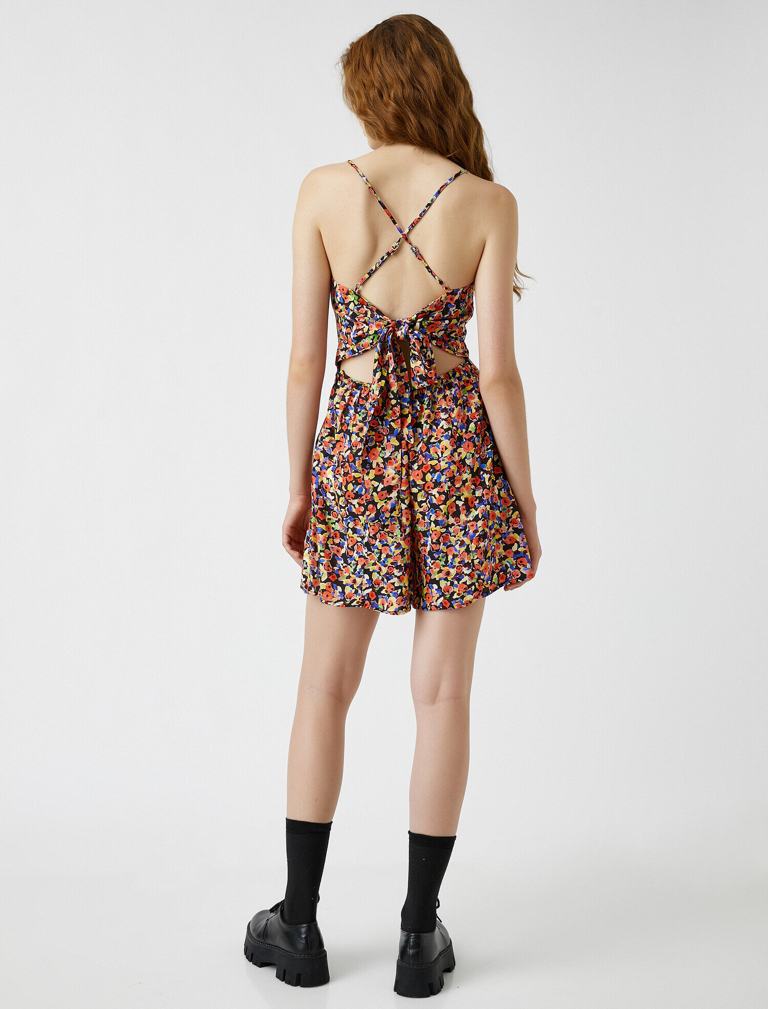 Çiçek Desenli Tulum Askılı Önü Büzgülü Sırtı Bağlama Detaylı Dekolteli