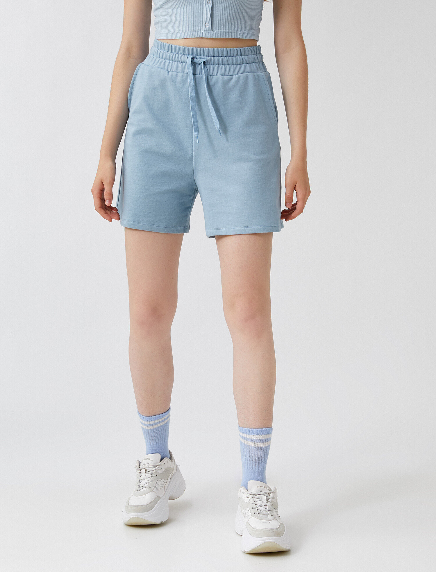   Belden Bağlamalı Şort