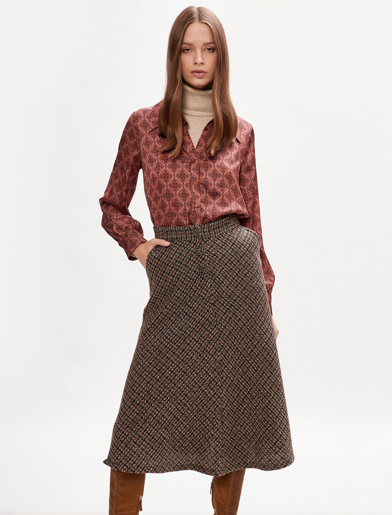   Etnik Desenli Klasik Yaka Saten Gömlek