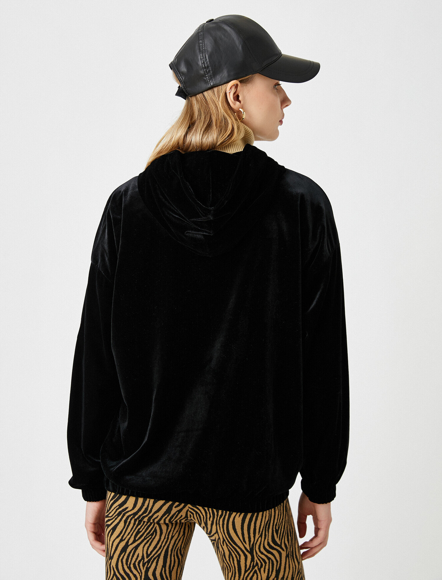   Kadife Kanguru Cepli Kapüşonlu Sweatshirt