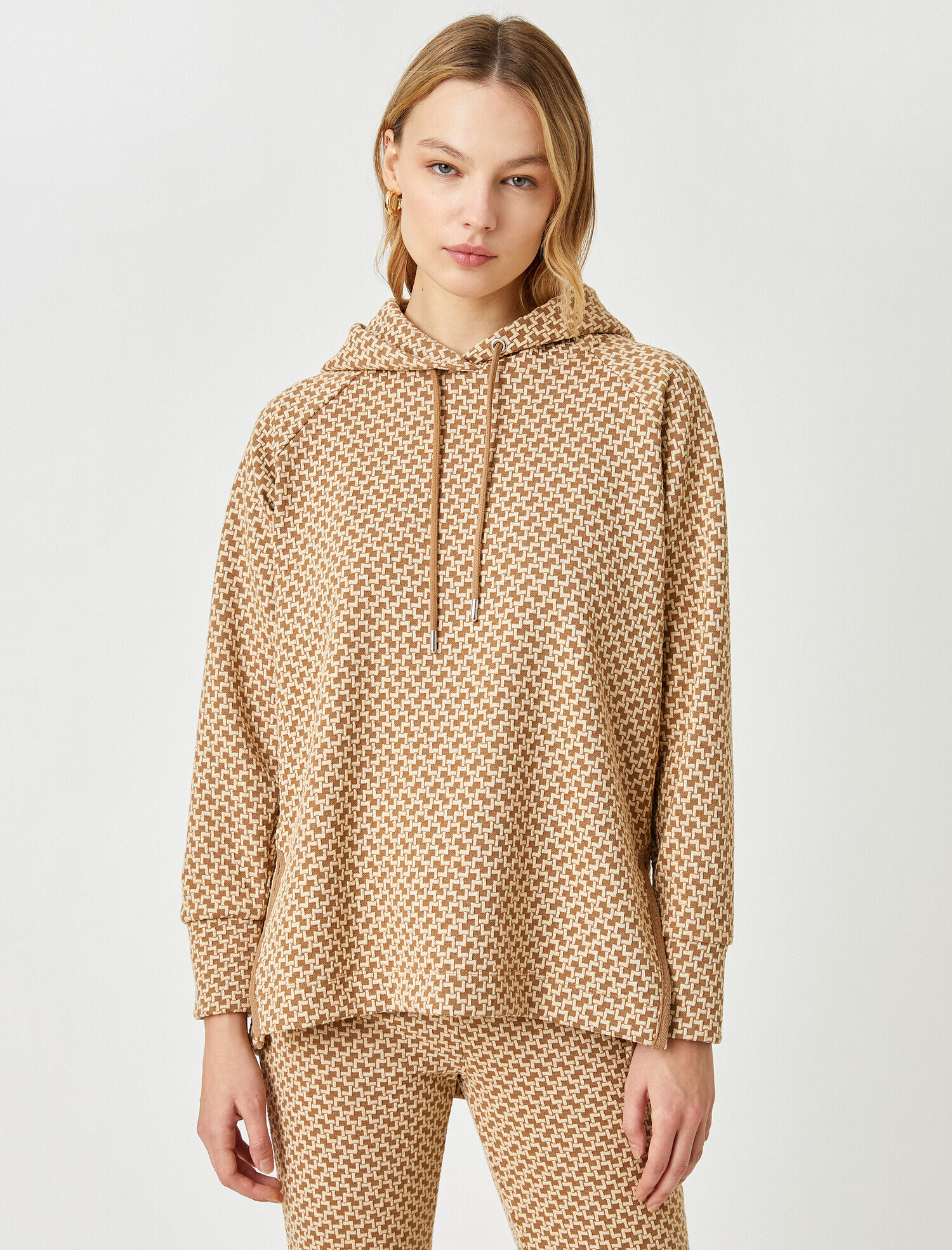   Kapüşonlu Desenli Sweatshirt