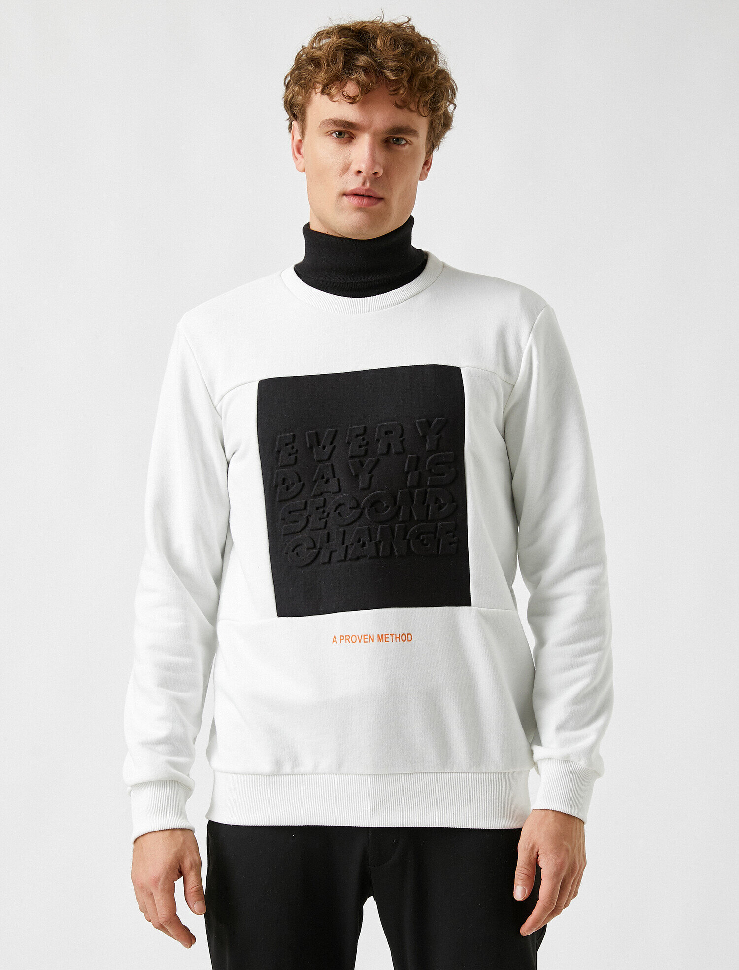   Kabartma Baskılı Sweatshirt