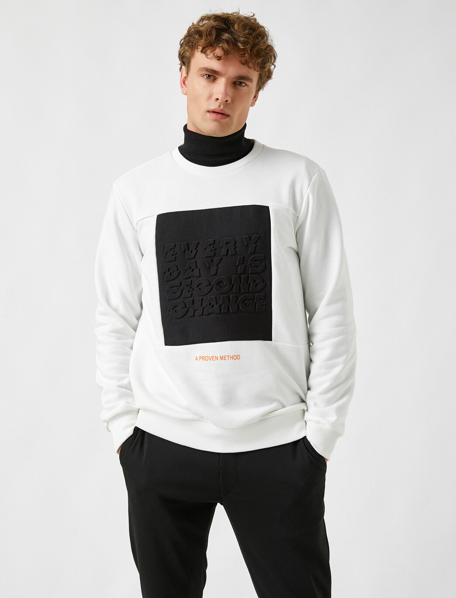   Kabartma Baskılı Sweatshirt
