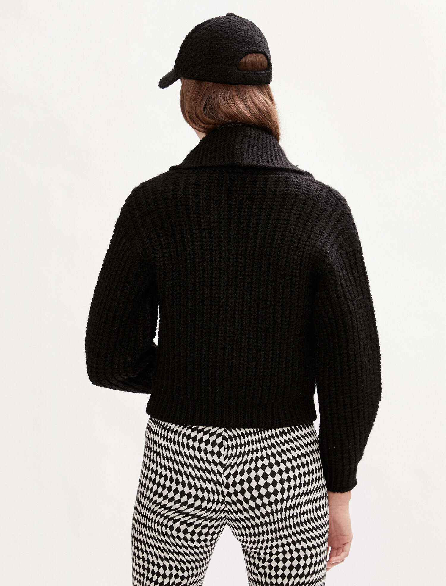   Parlak Taş Düğmeli V Yaka Hırka