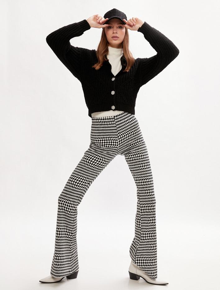  Parlak Taş Düğmeli V Yaka Hırka