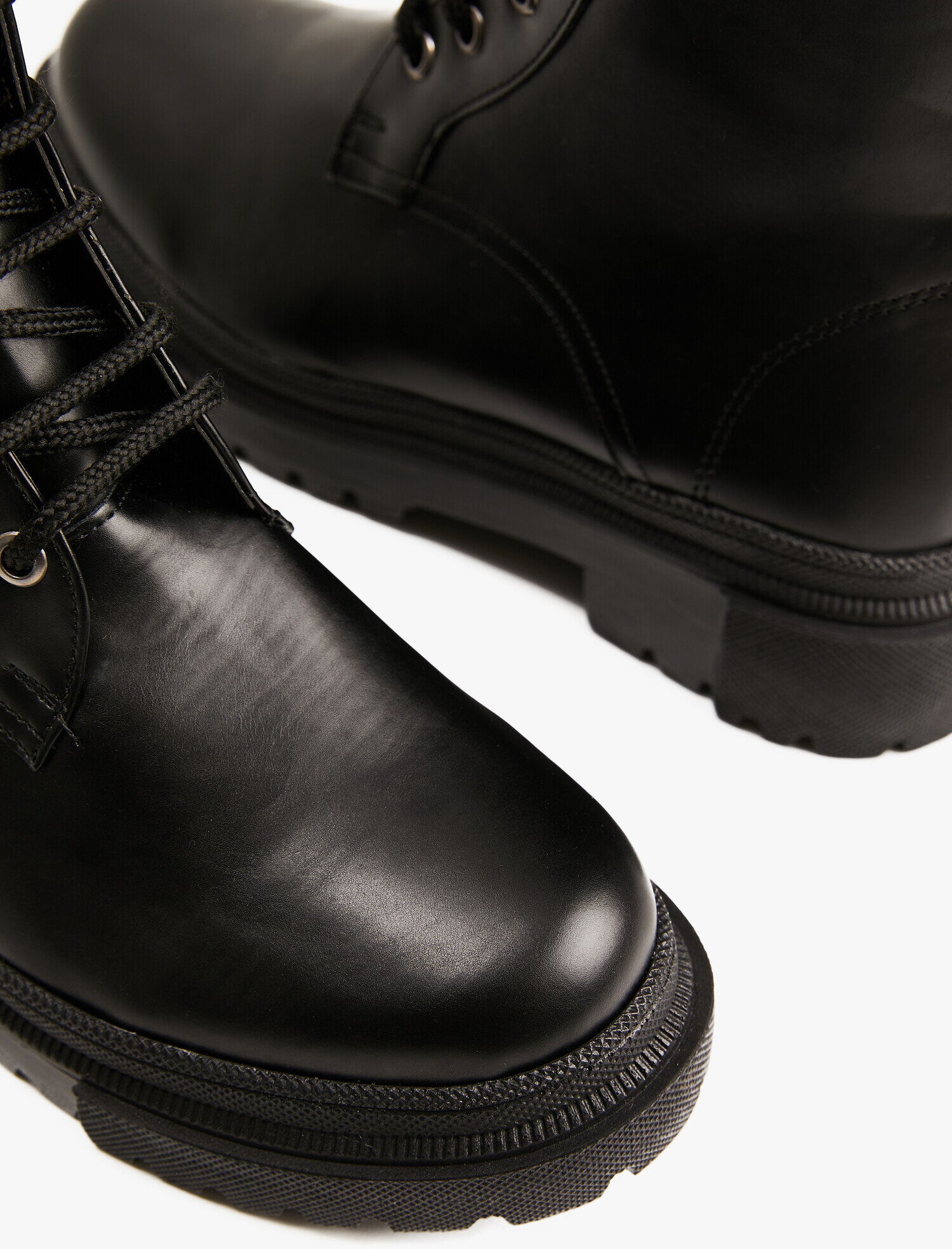  Kadın Bağcıklı Bot