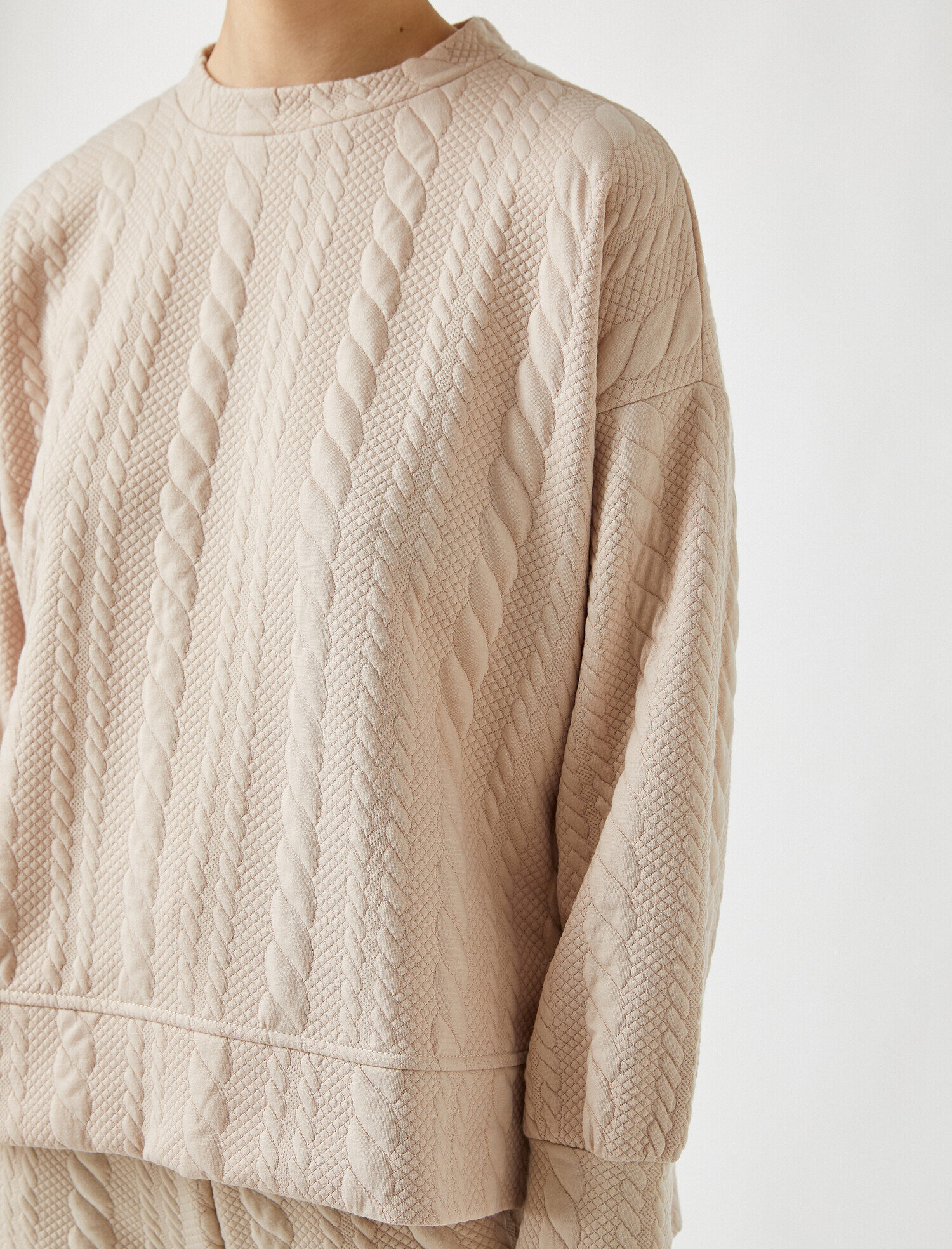   Dokulu Uzun Kollu Sweatshirt Bisiklet Yaka Yanları Yırtmaçlı